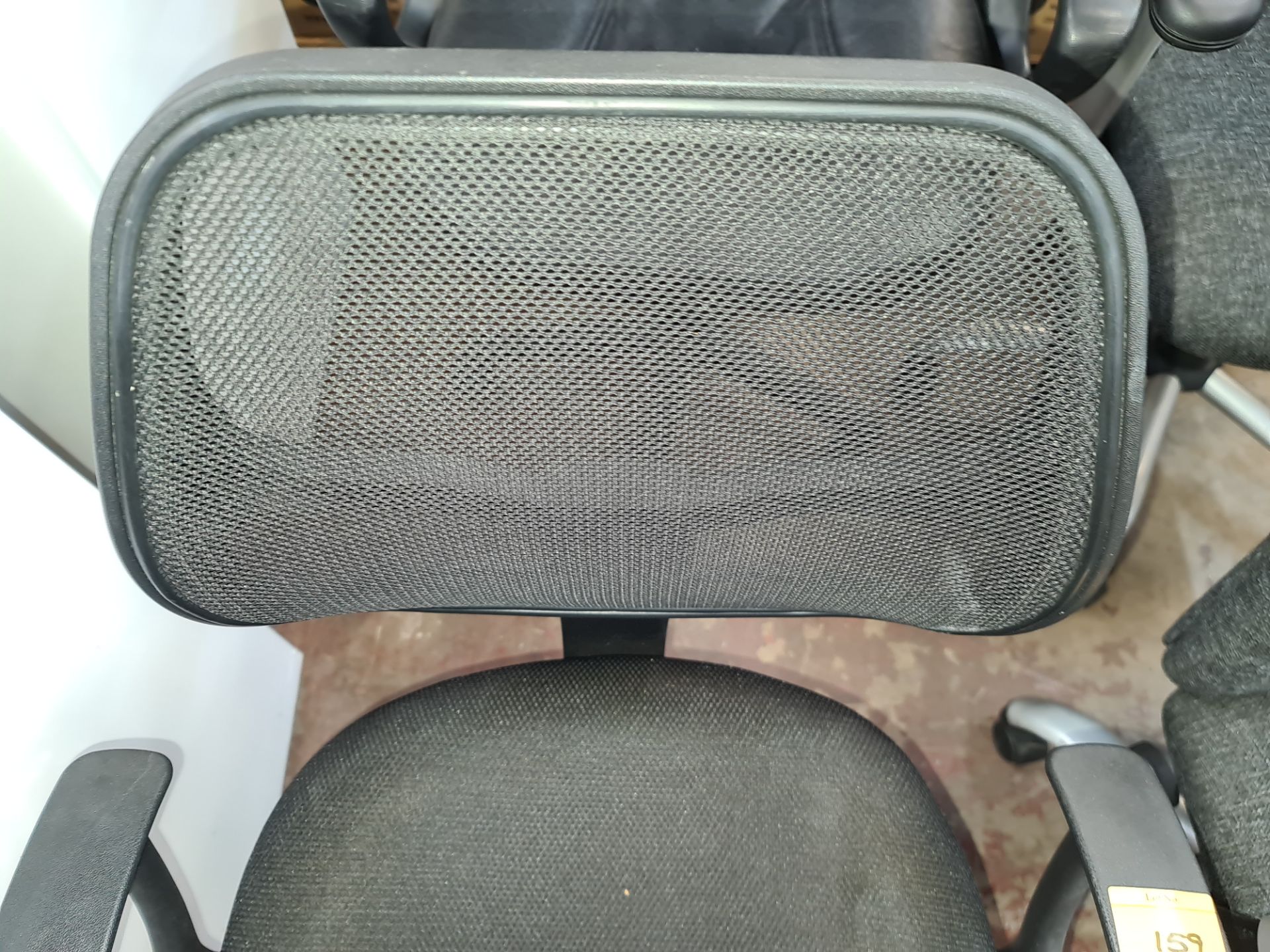 Mesh back operator's chair - Image 3 of 4