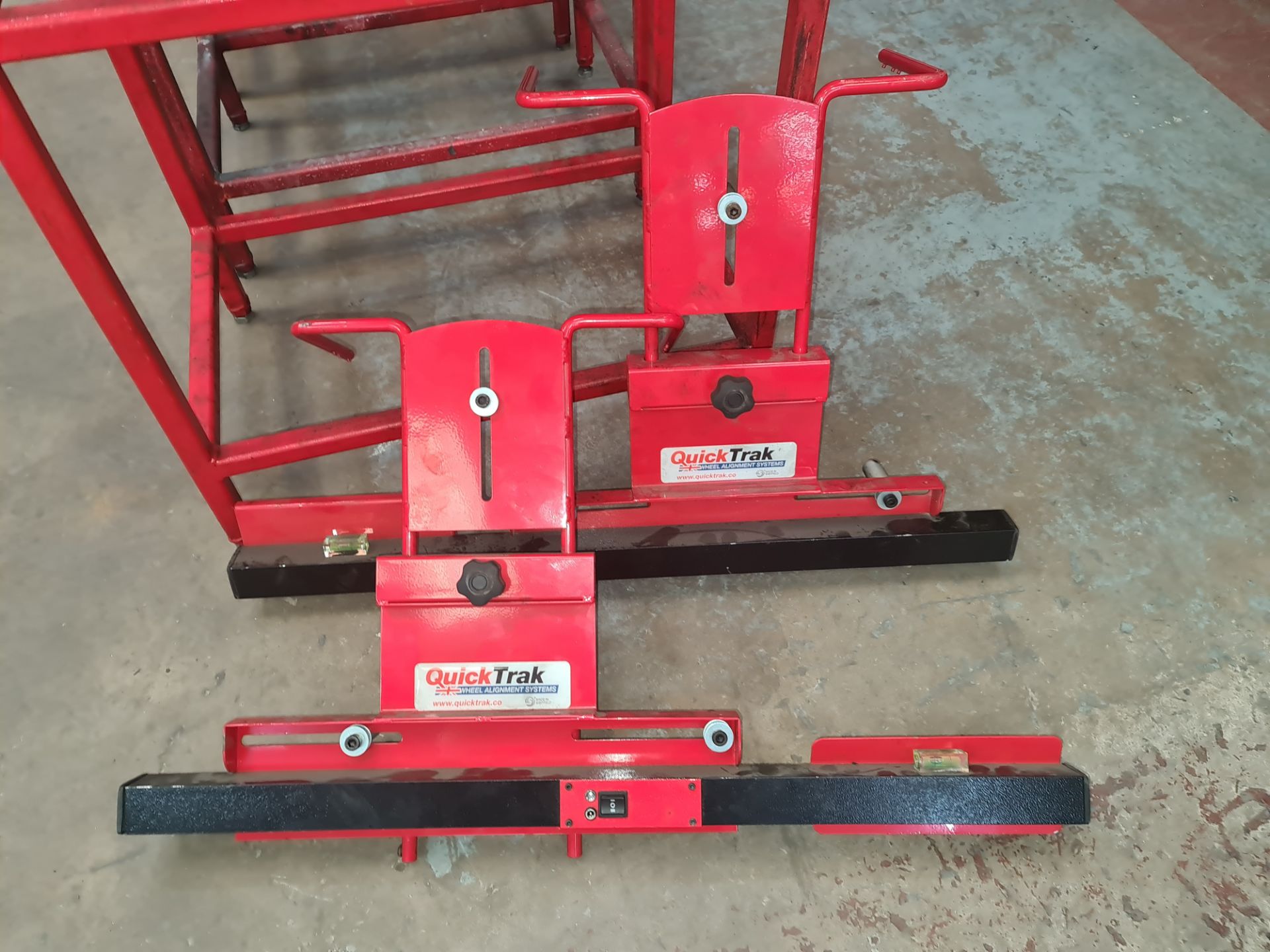 Quicktrak 2-wheel laser alignment gauge plus 4 off alignment tables. This lot is being sold on behal - Image 5 of 8