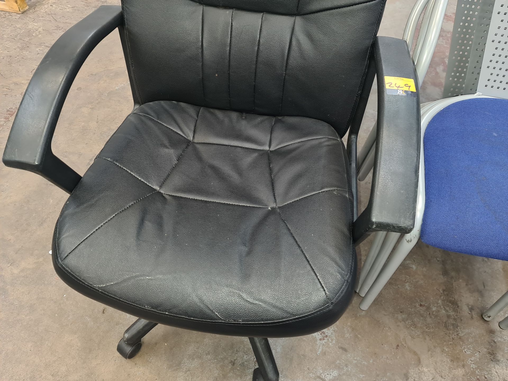 Black leather look exec chair - Image 2 of 4