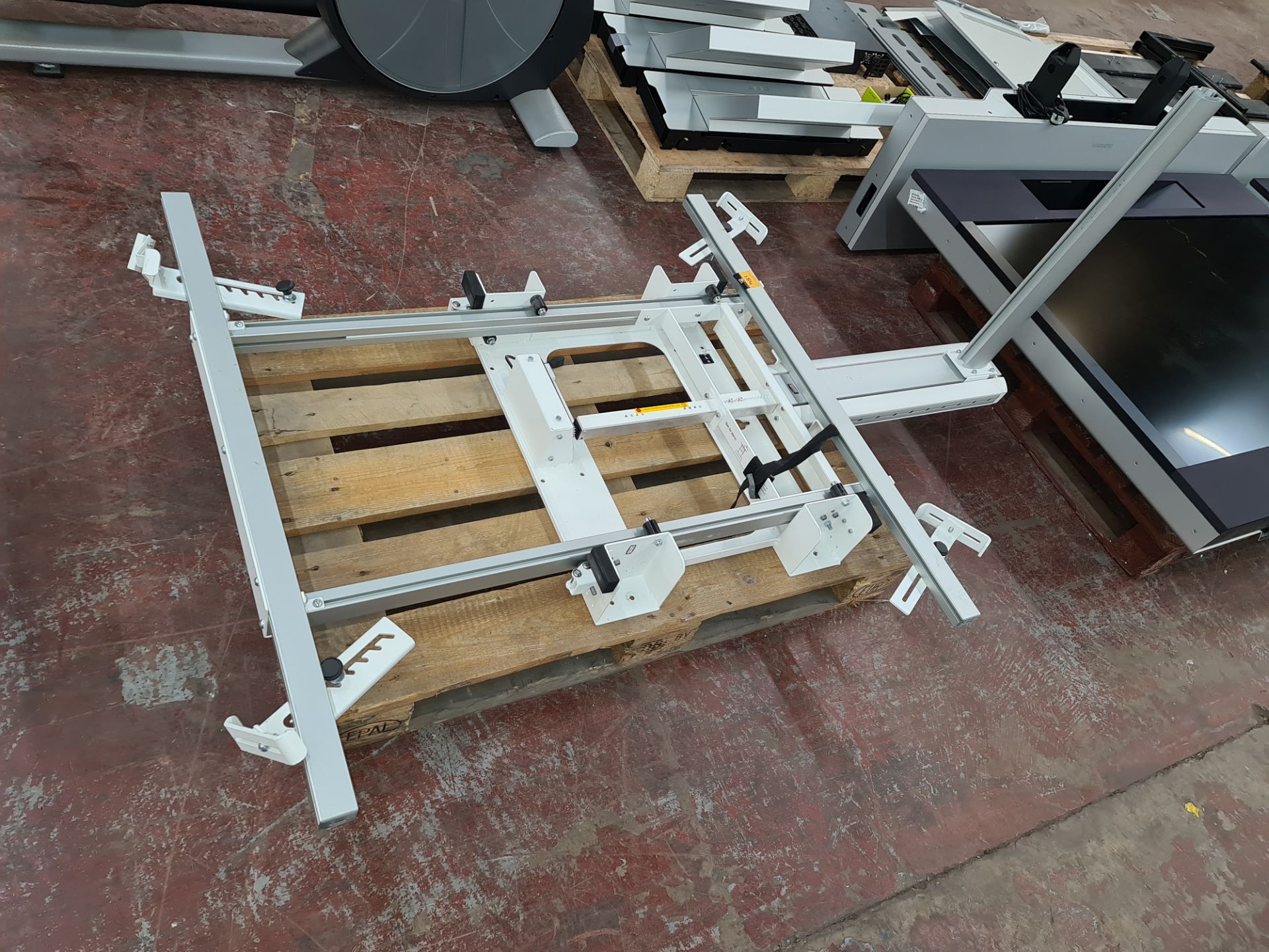 SMS motorised large panel mounting system