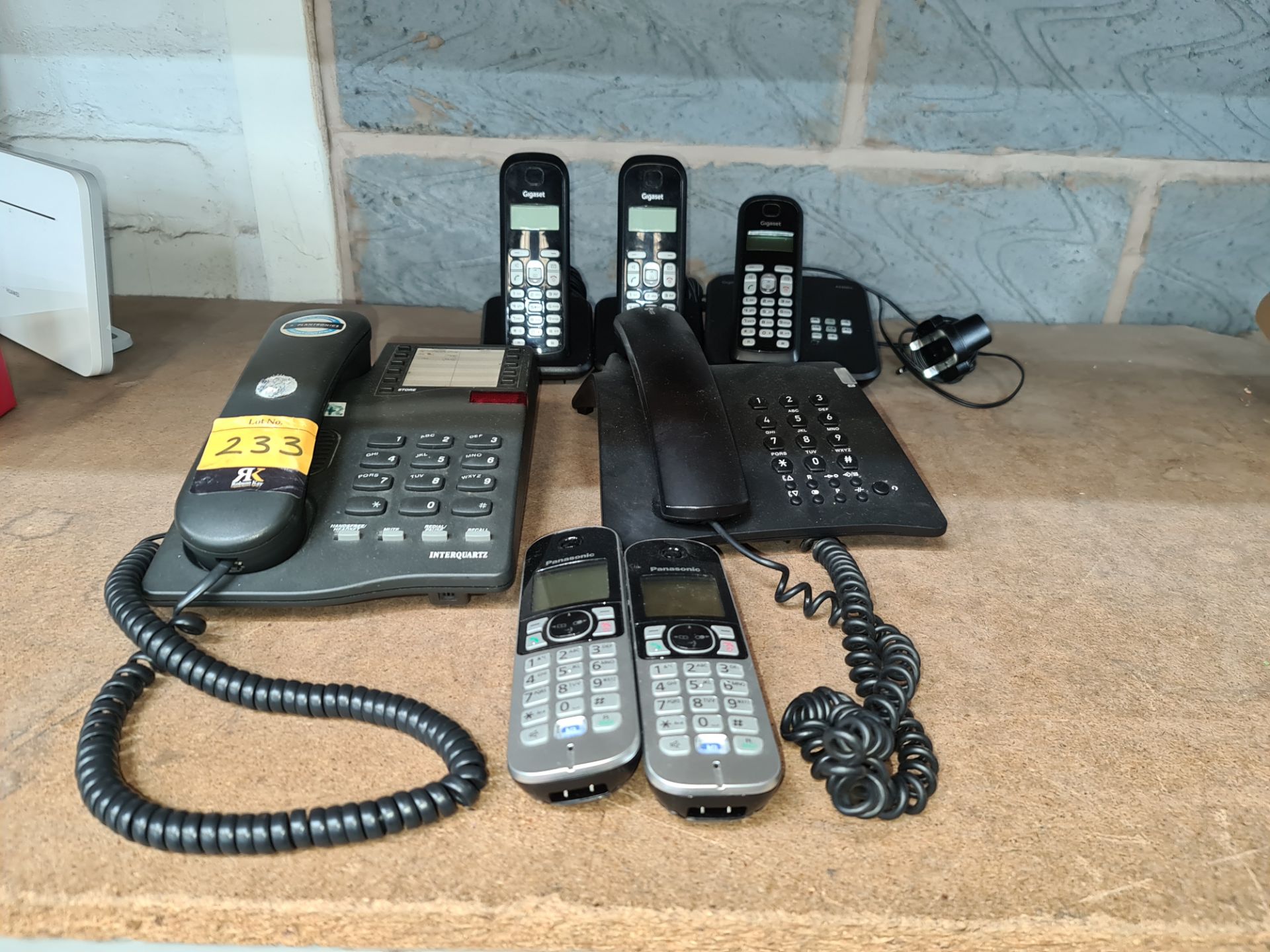 Telephone handsets comprising 5 DECT handsets, 3 DECT base stations & 2 regular telephone handsets