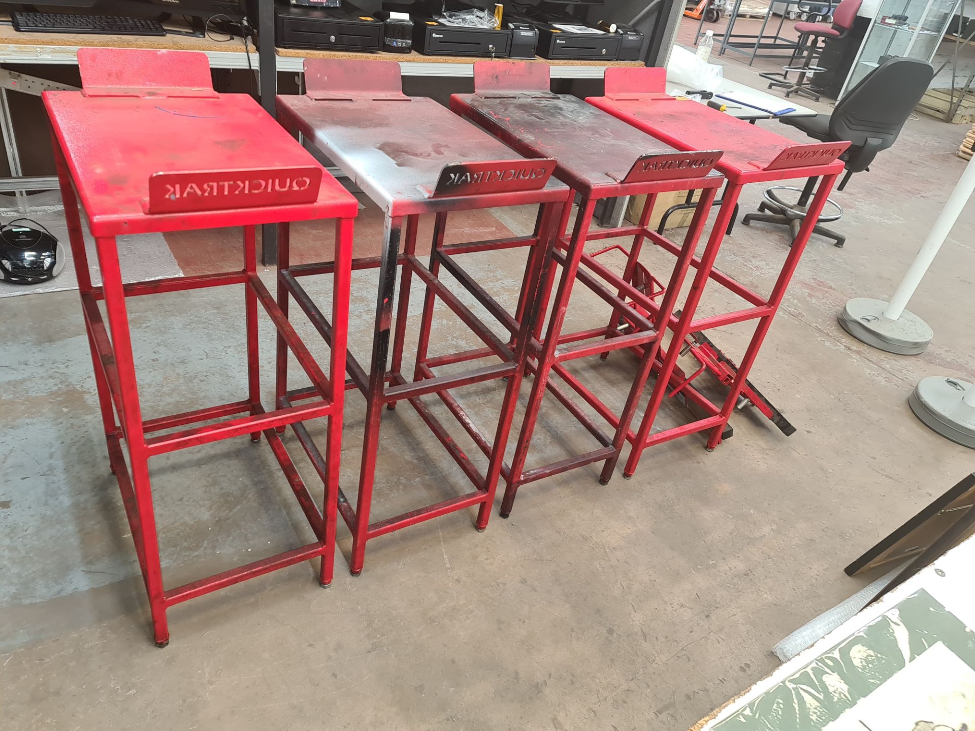 Quicktrak 2-wheel laser alignment gauge plus 4 off alignment tables. This lot is being sold on behal - Image 3 of 8