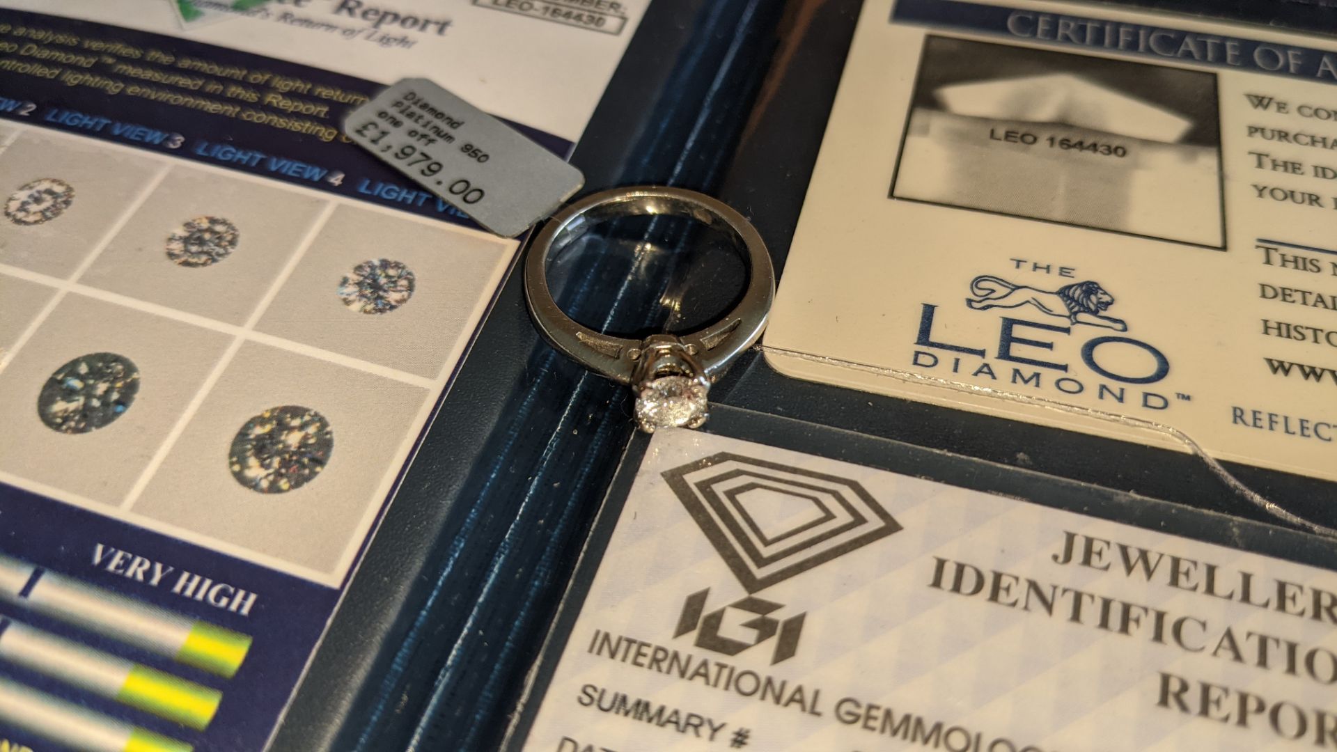 Platinum 950 ring with 0.50ct diamond. Includes diamond report/certification indicating the central - Image 23 of 25