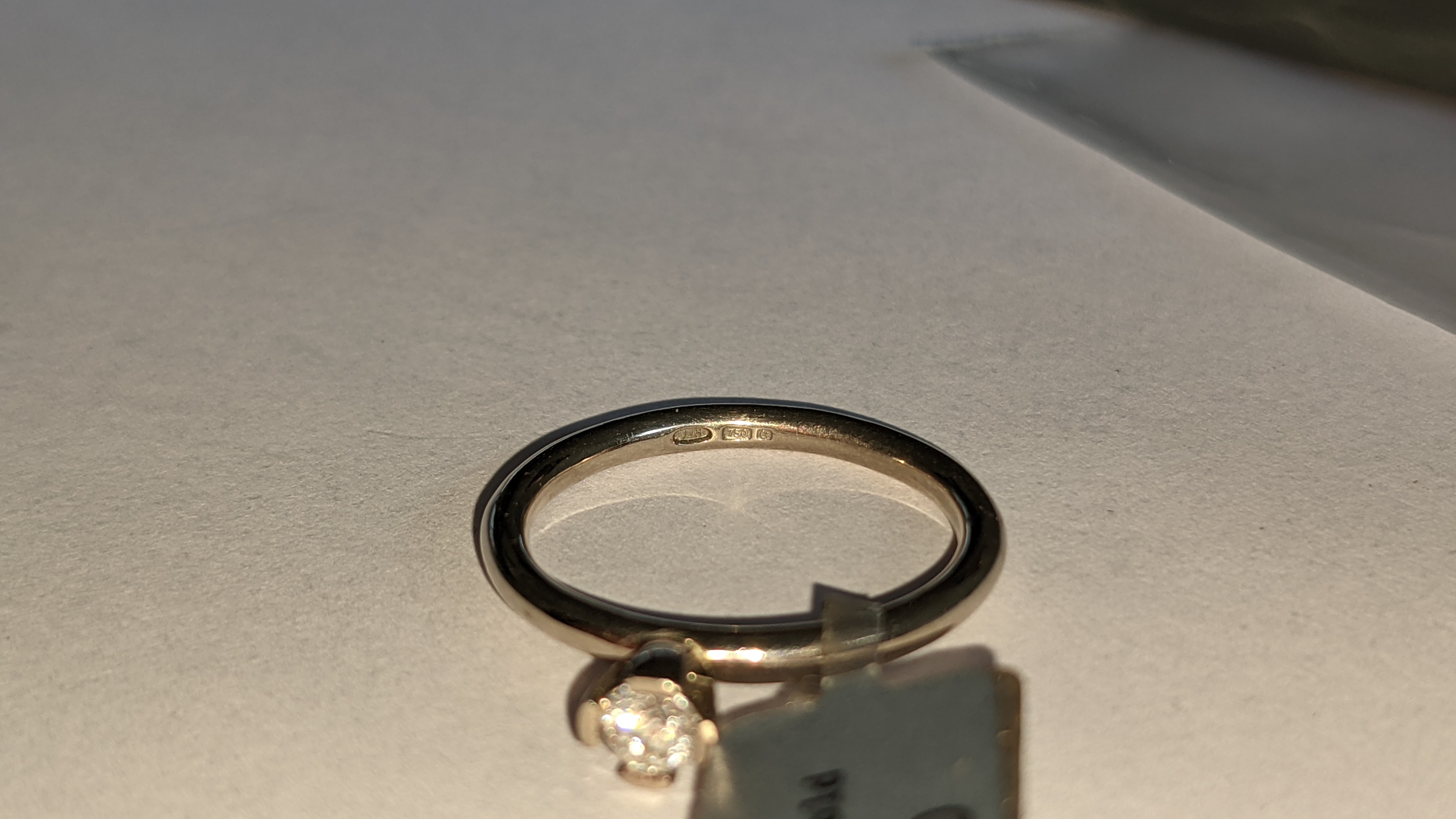 18ct white gold & diamond ring with centrally mounted 0.20ct stone. RRP £818 - Image 10 of 14