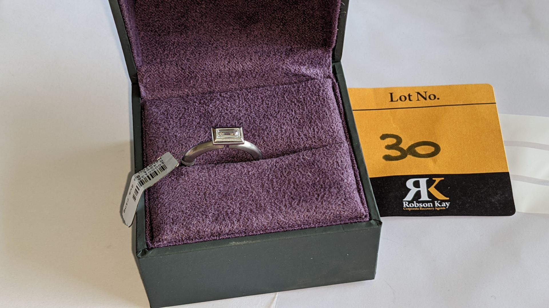 Modern platinum 950 & diamond ring with 0.42ct centrally mounted stone. RRP £4,677