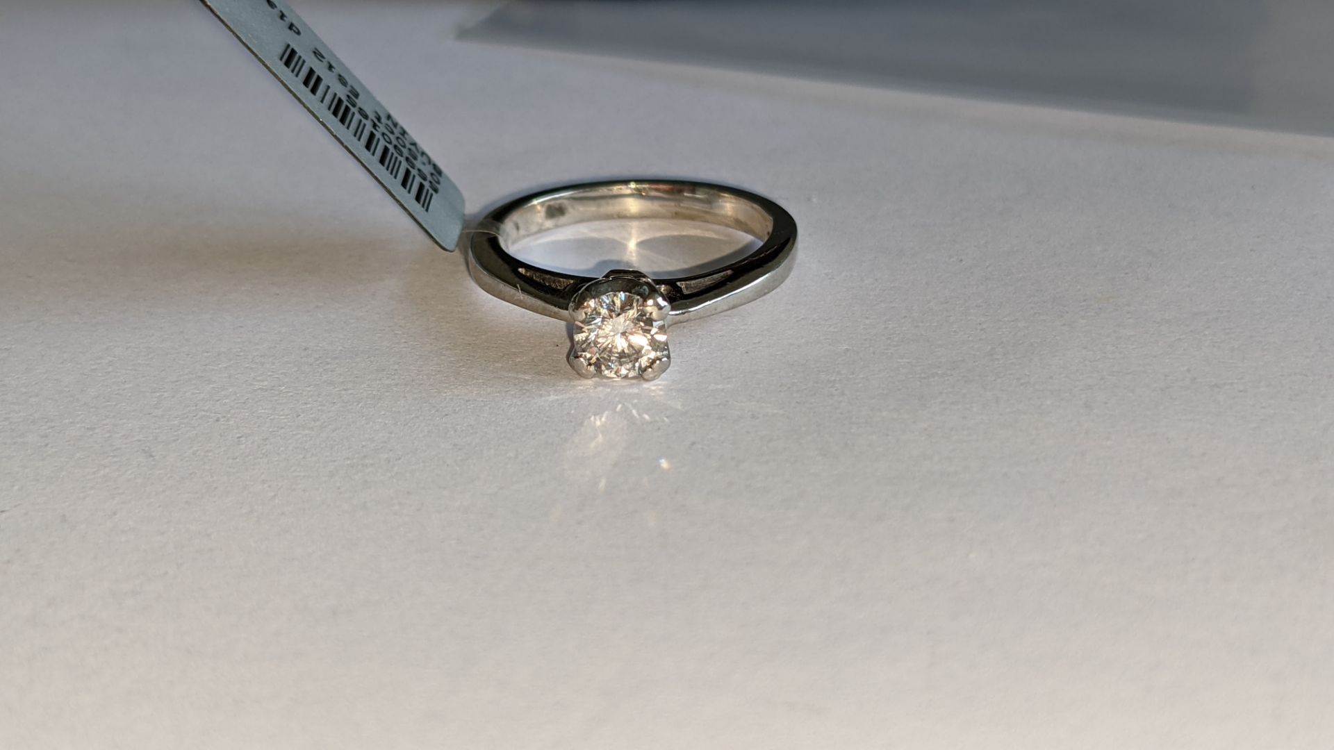 Platinum 950 ring with 0.50ct diamond. Includes diamond report/certification indicating the central - Image 7 of 25
