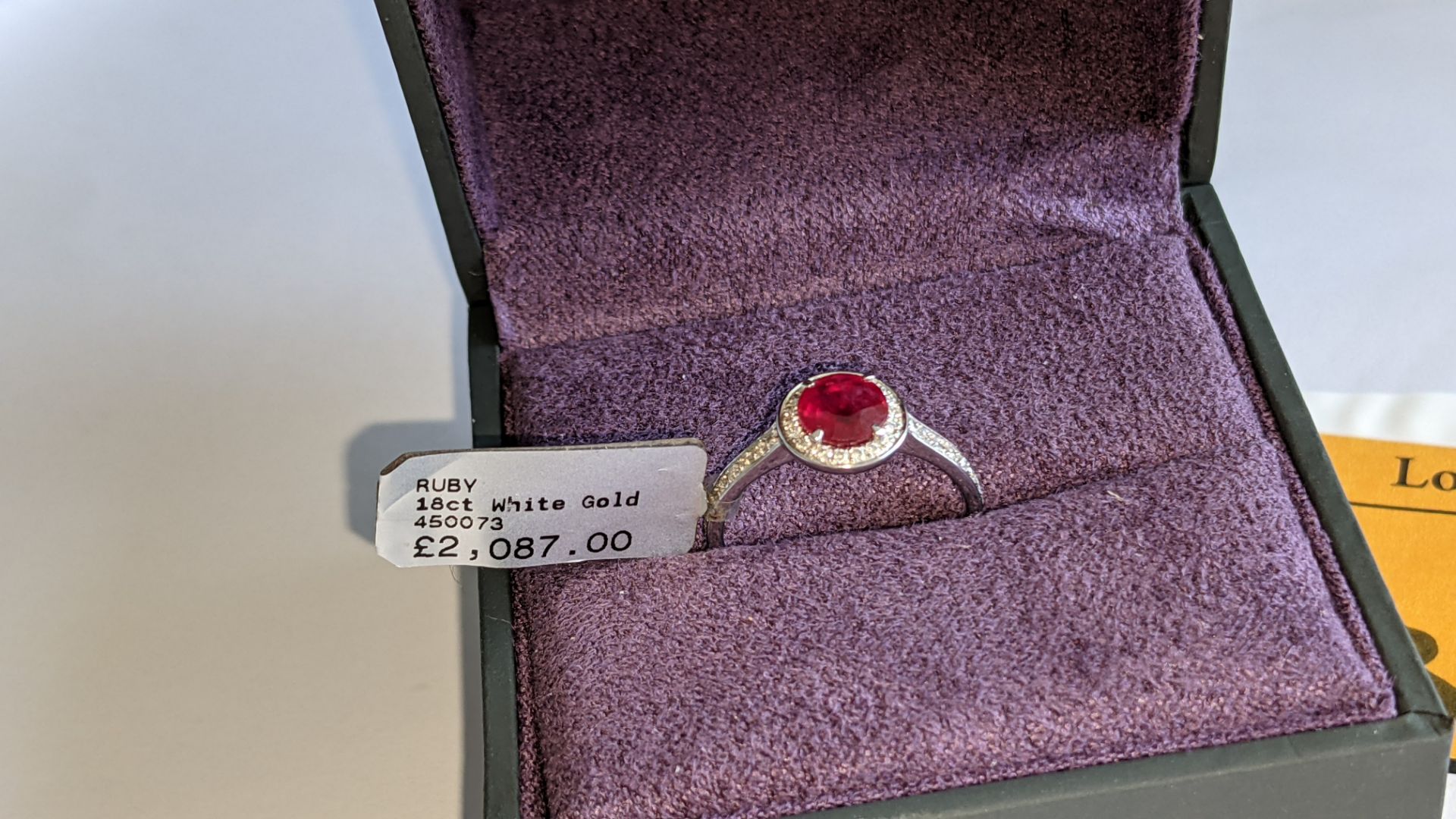 18ct white gold ring with central ruby & 0.27ct diamonds around the ruby & on each shoulder. RRP £2 - Image 2 of 14