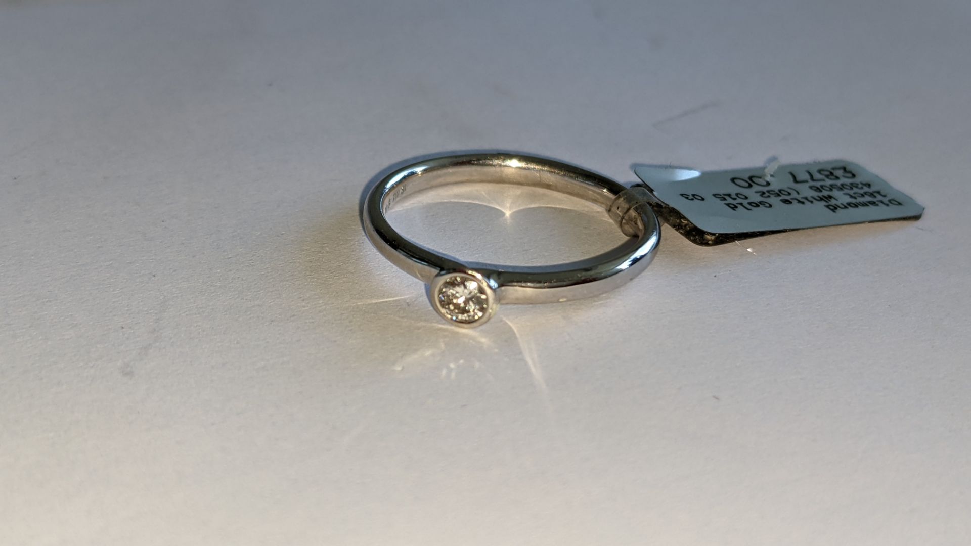 18ct white gold & diamond ring with centre stone in modern setting weighing 0.15ct. RRP £877 - Image 5 of 17
