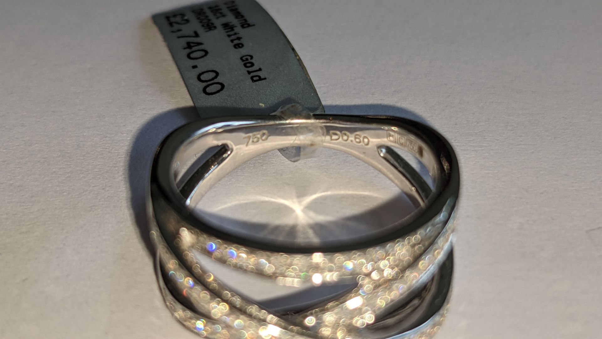 18ct white gold & diamond ring in crossover style. RRP £2,740 - Image 9 of 12