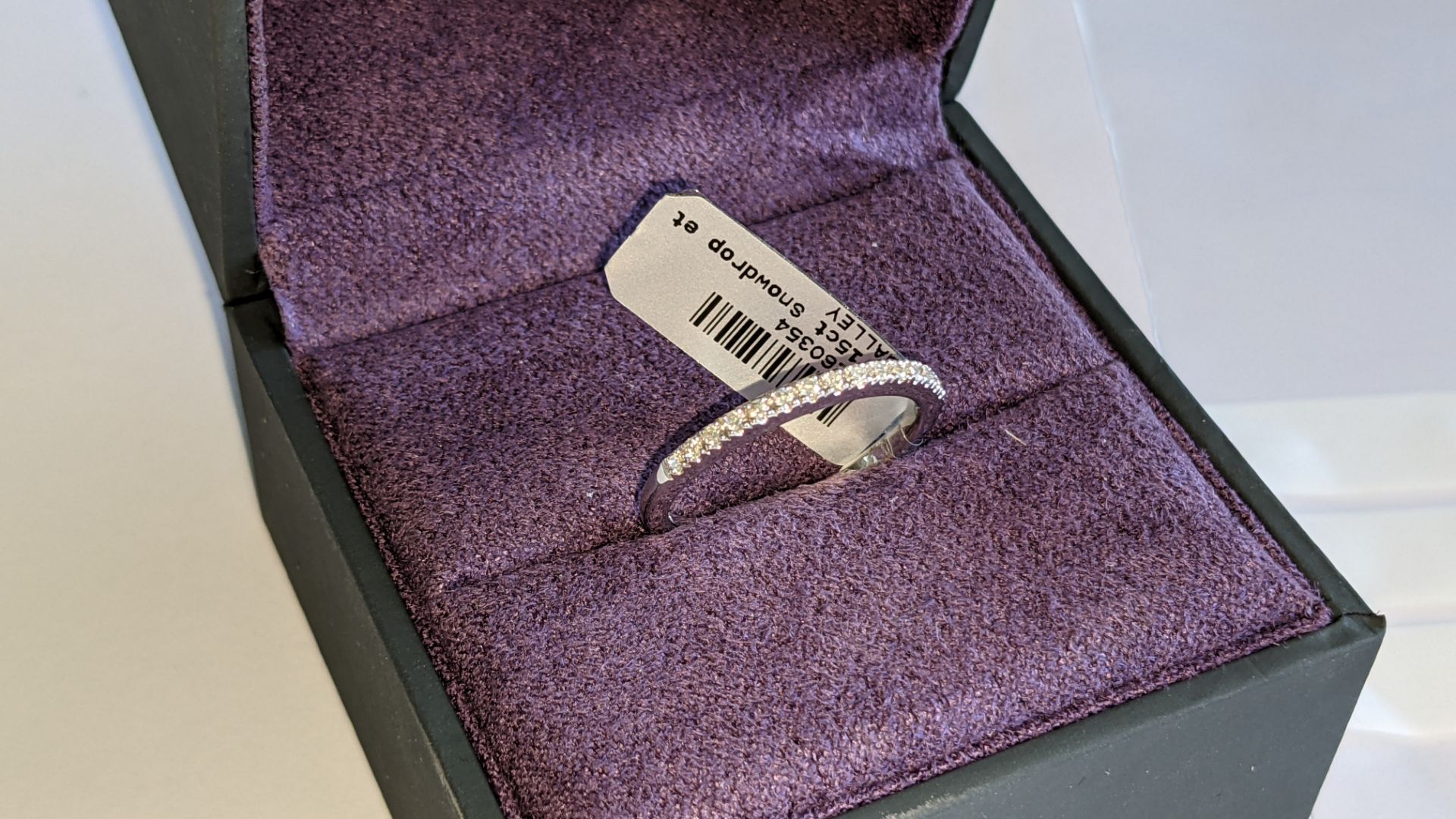 18ct white gold ring with 0.15ct of diamonds. RRP £850 - Image 2 of 22