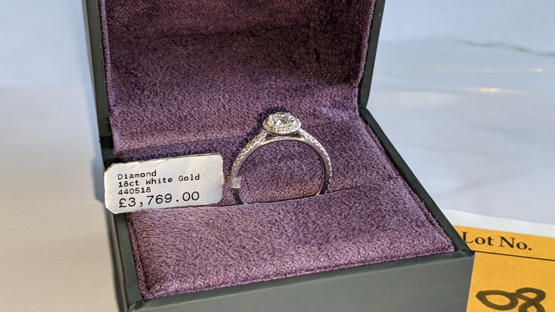 18ct white gold & diamond ring with 0.40ct central stone & 0.45ct of stones in a circle around the c - Image 2 of 15