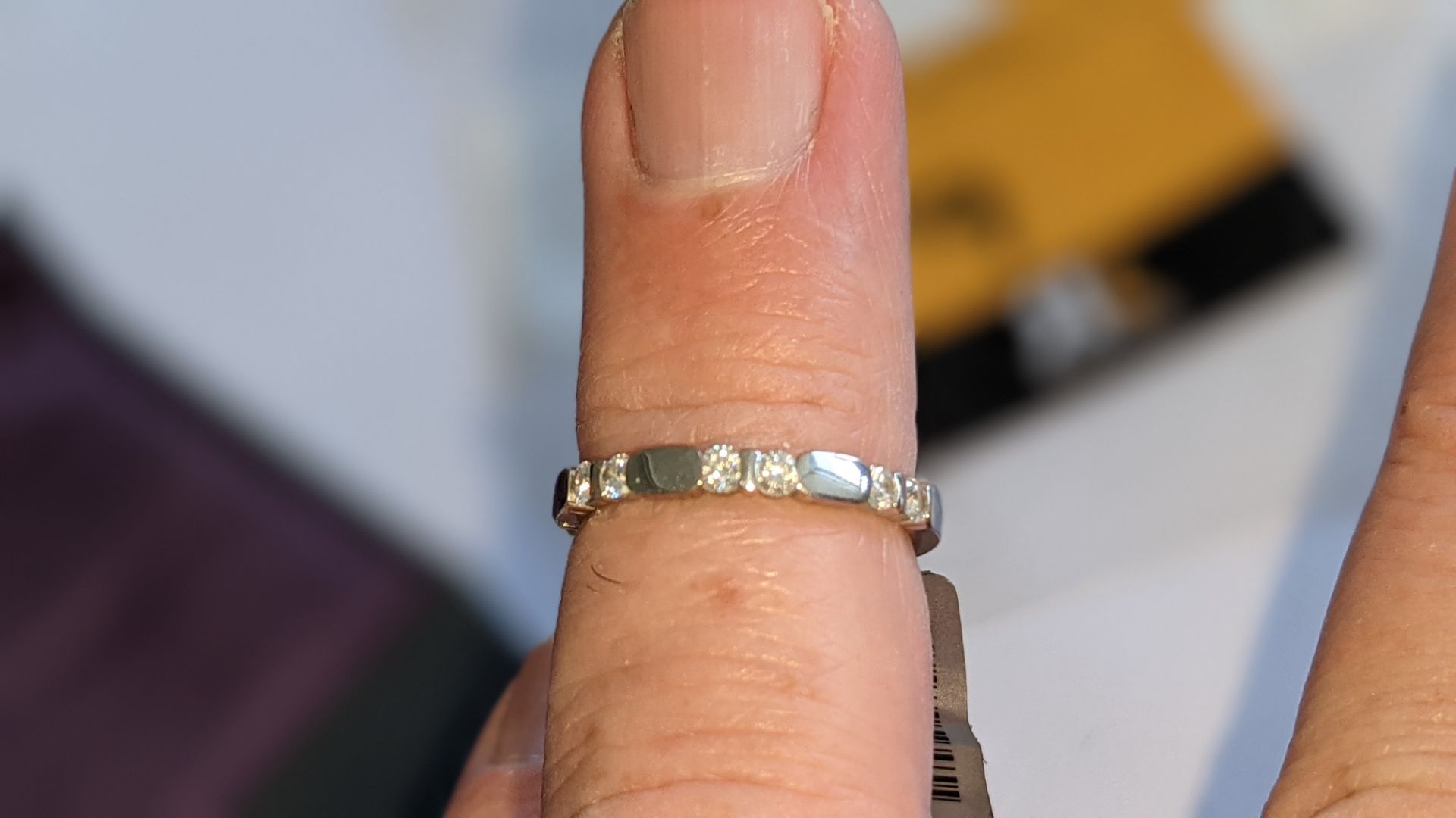 18ct white gold & diamond ring with 0.32ct of diamonds (8 diamonds in 2 pairs). RRP £1,854 - Image 18 of 22