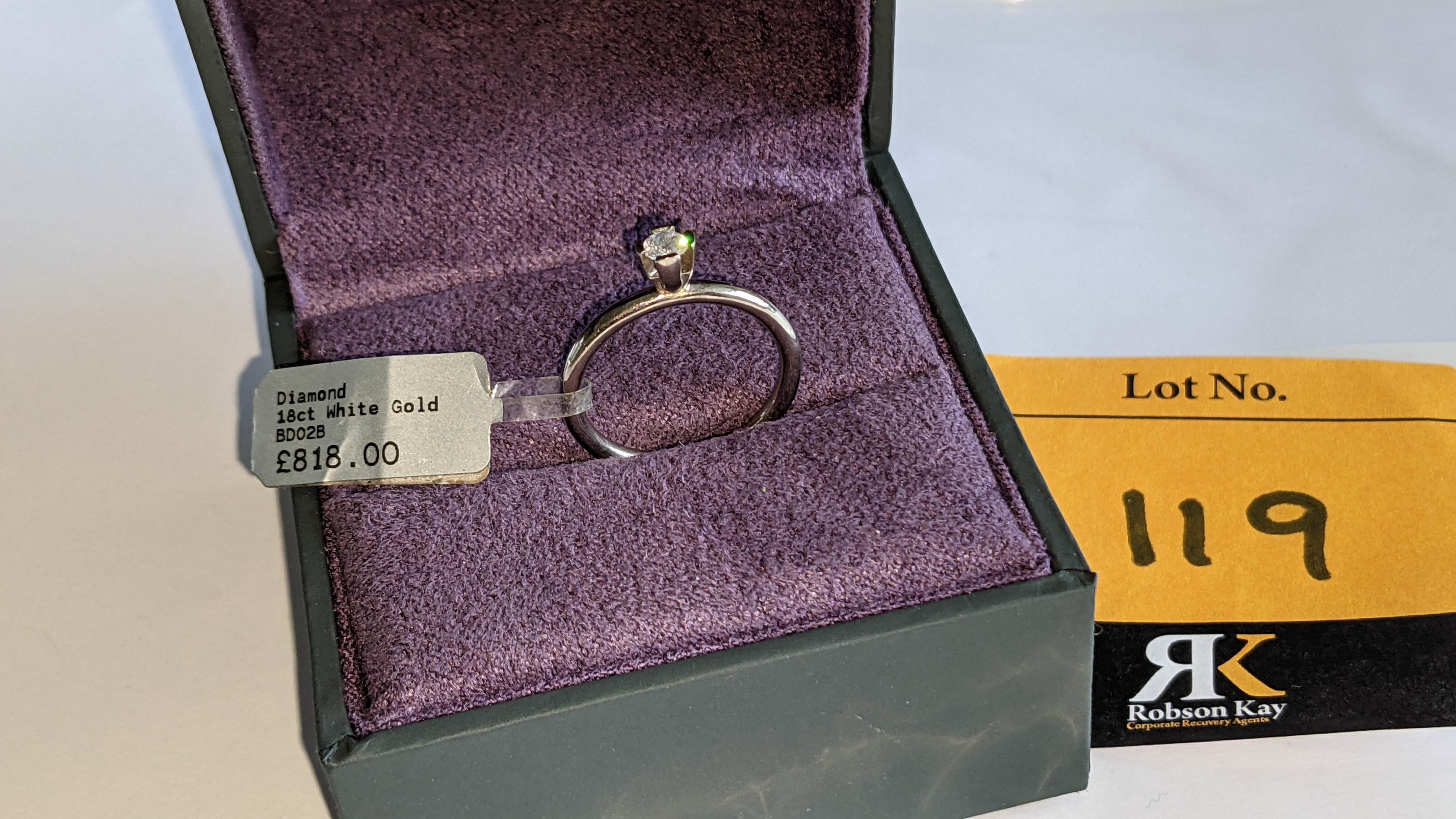 18ct white gold & diamond ring with centrally mounted 0.20ct stone. RRP £818