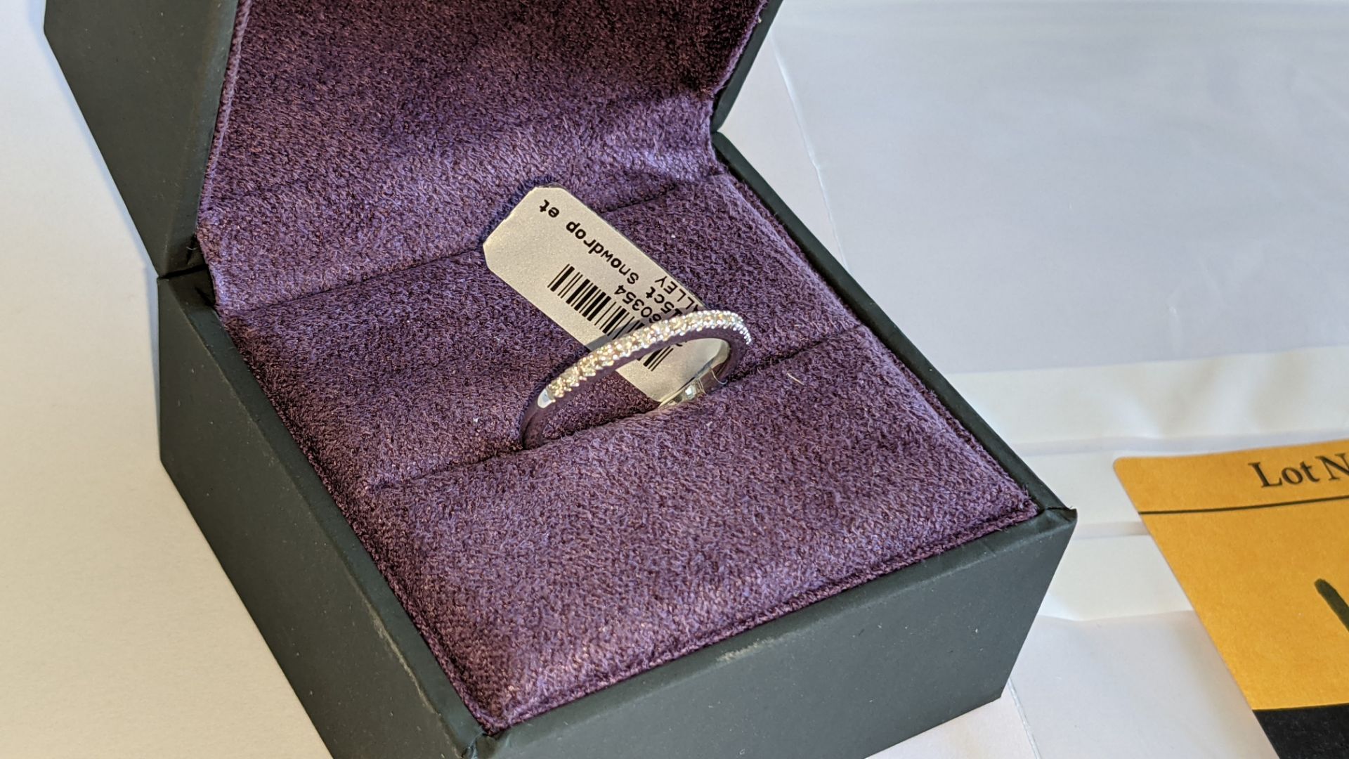 18ct white gold ring with 0.15ct of diamonds. RRP £850 - Image 7 of 22