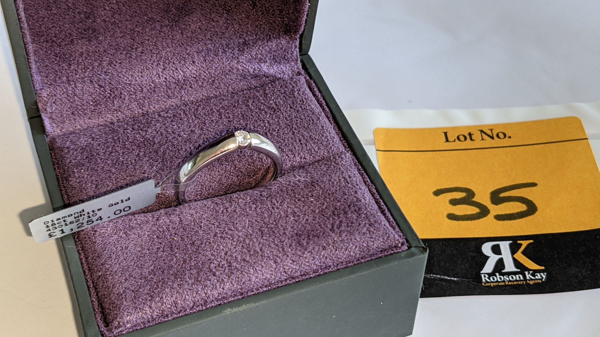 18ct white gold ring with modern set 0.10ct central diamond. RRP £1,254