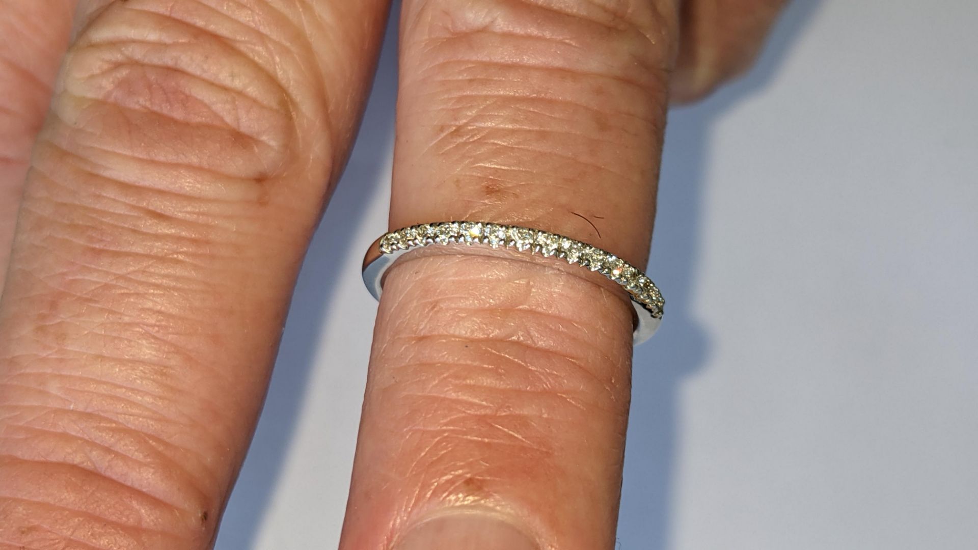 18ct white gold ring with 0.15ct of diamonds. RRP £850 - Image 21 of 22