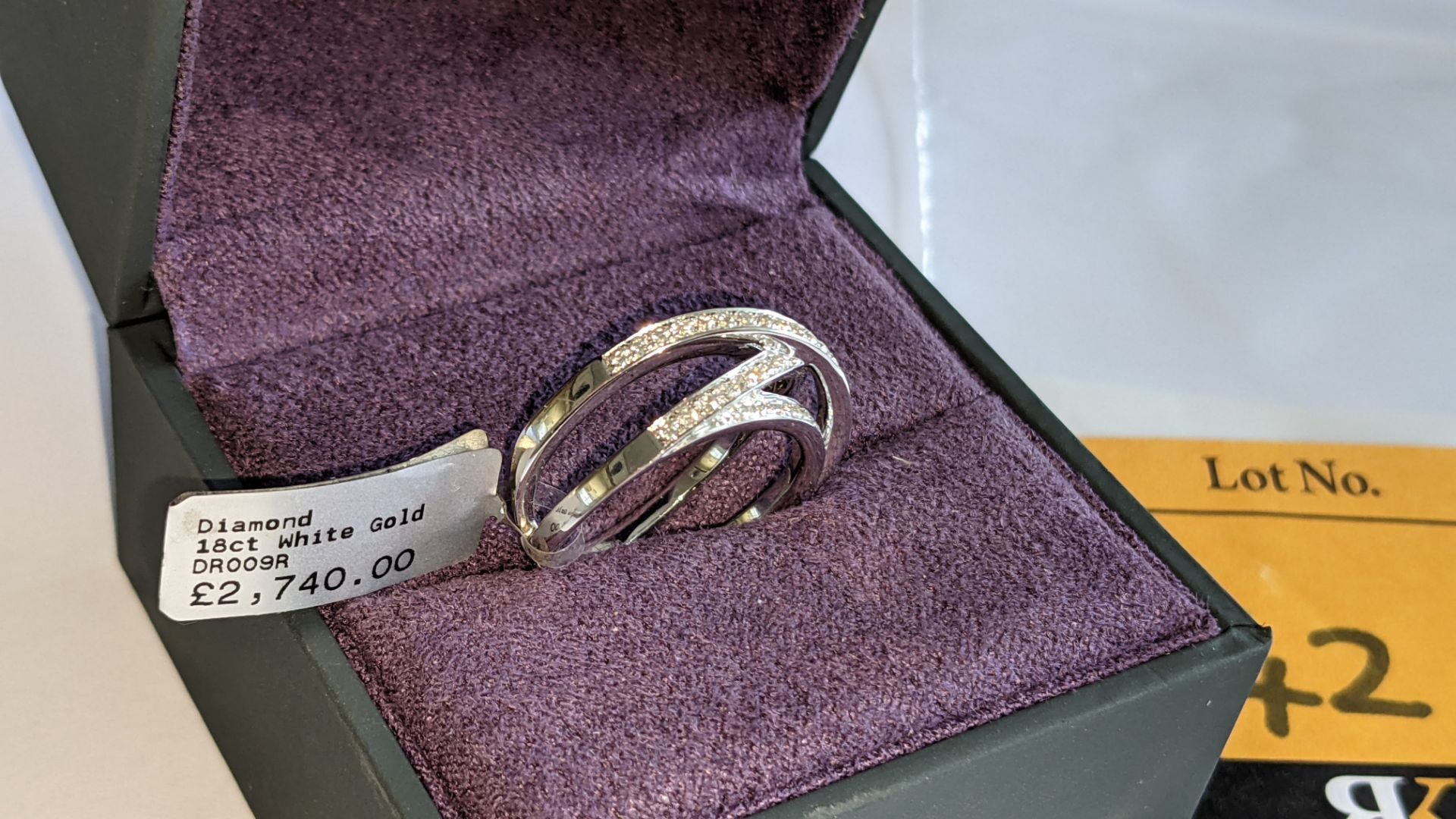 18ct white gold & diamond ring in crossover style. RRP £2,740 - Image 5 of 12