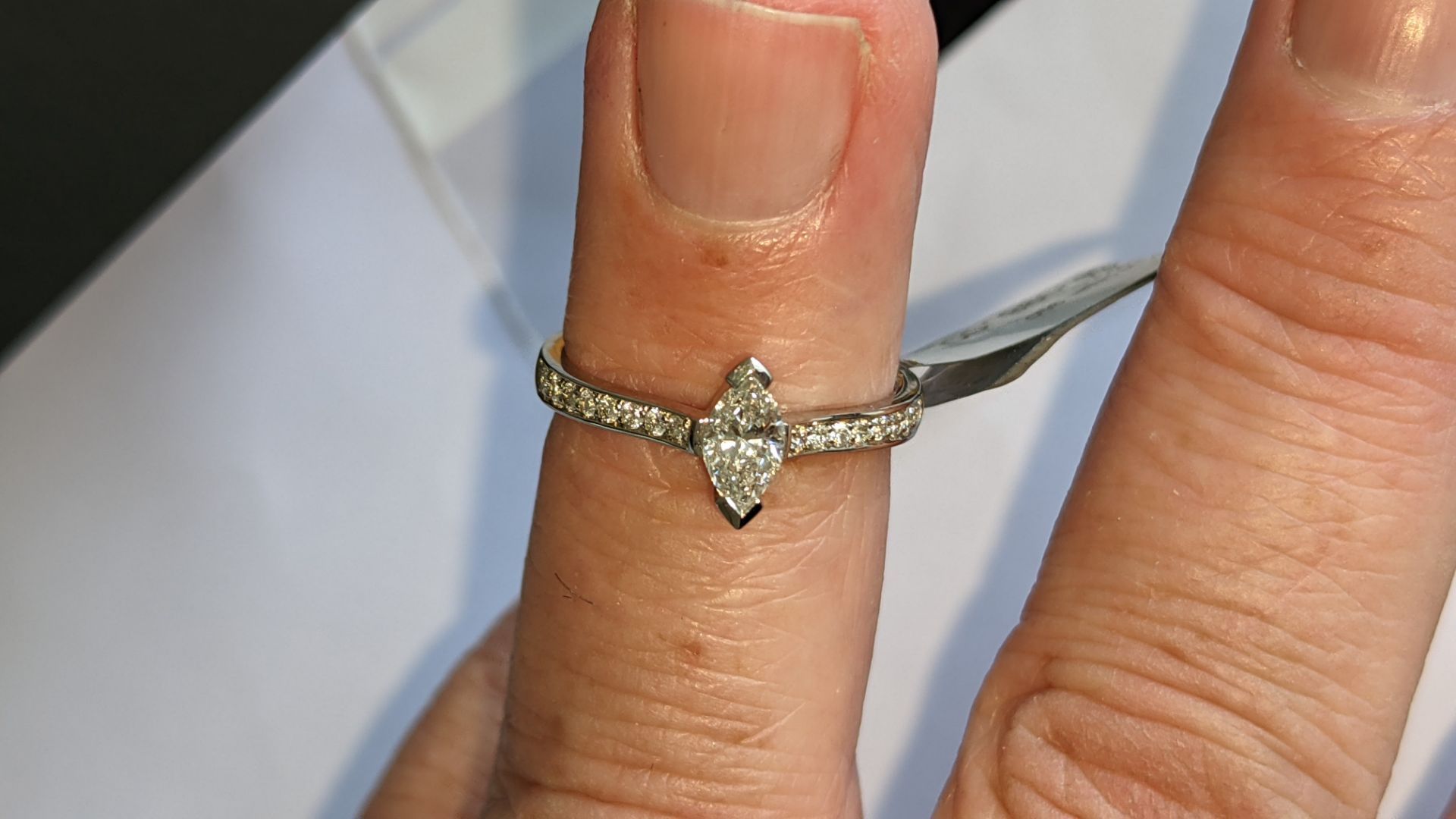 Platinum 950 ring with marquise shaped central diamond plus diamonds on the shoulders either side, t - Image 15 of 16