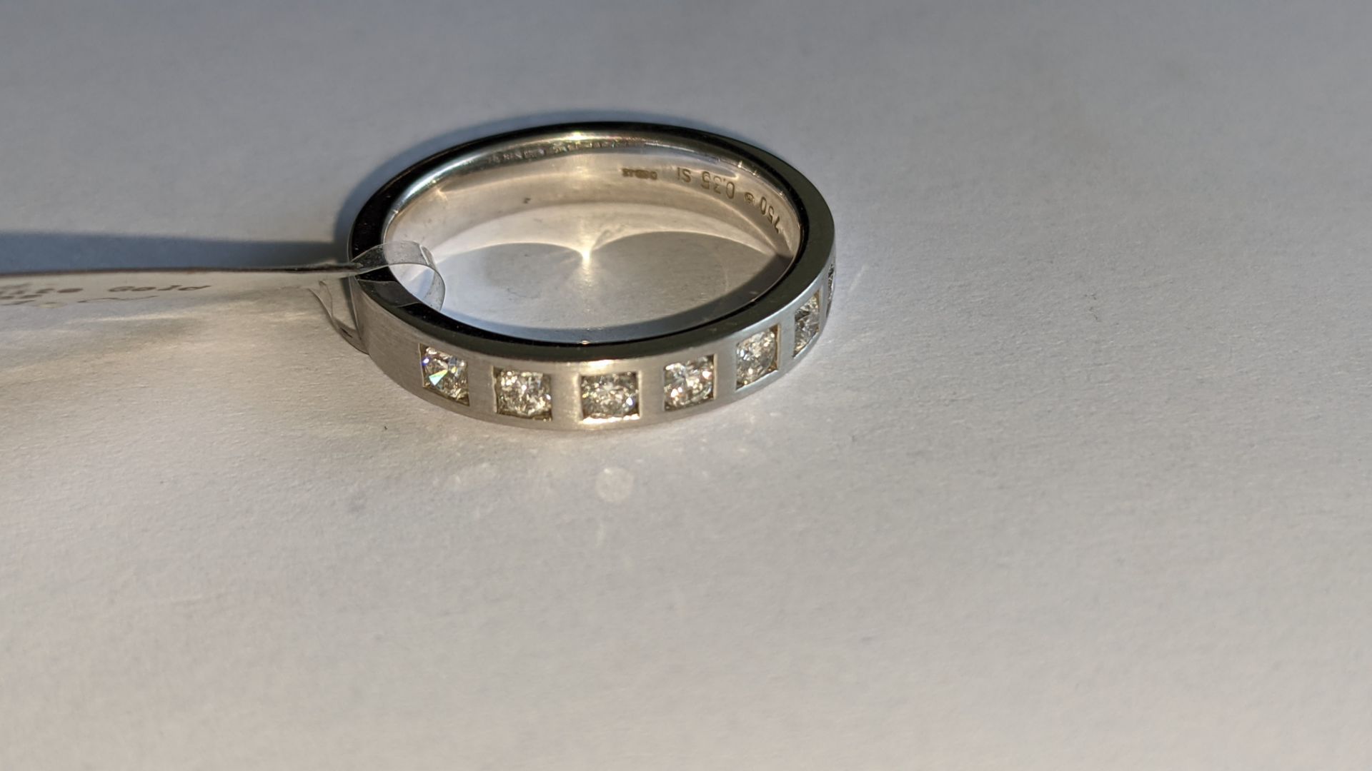 18ct white gold & diamond ring with 7 stones each weighing 0.05ct. RRP £2,911 - Image 8 of 14