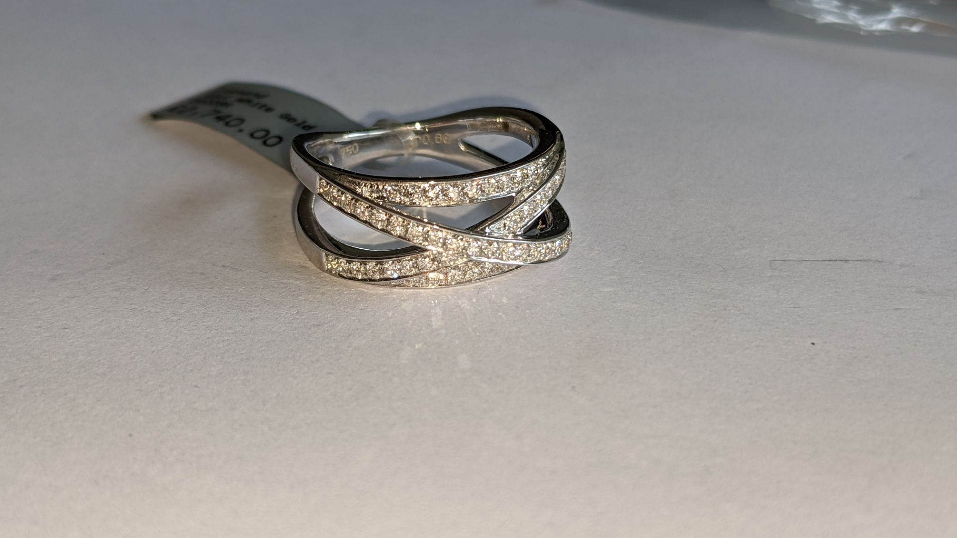 18ct white gold & diamond ring in crossover style. RRP £2,740 - Image 7 of 12