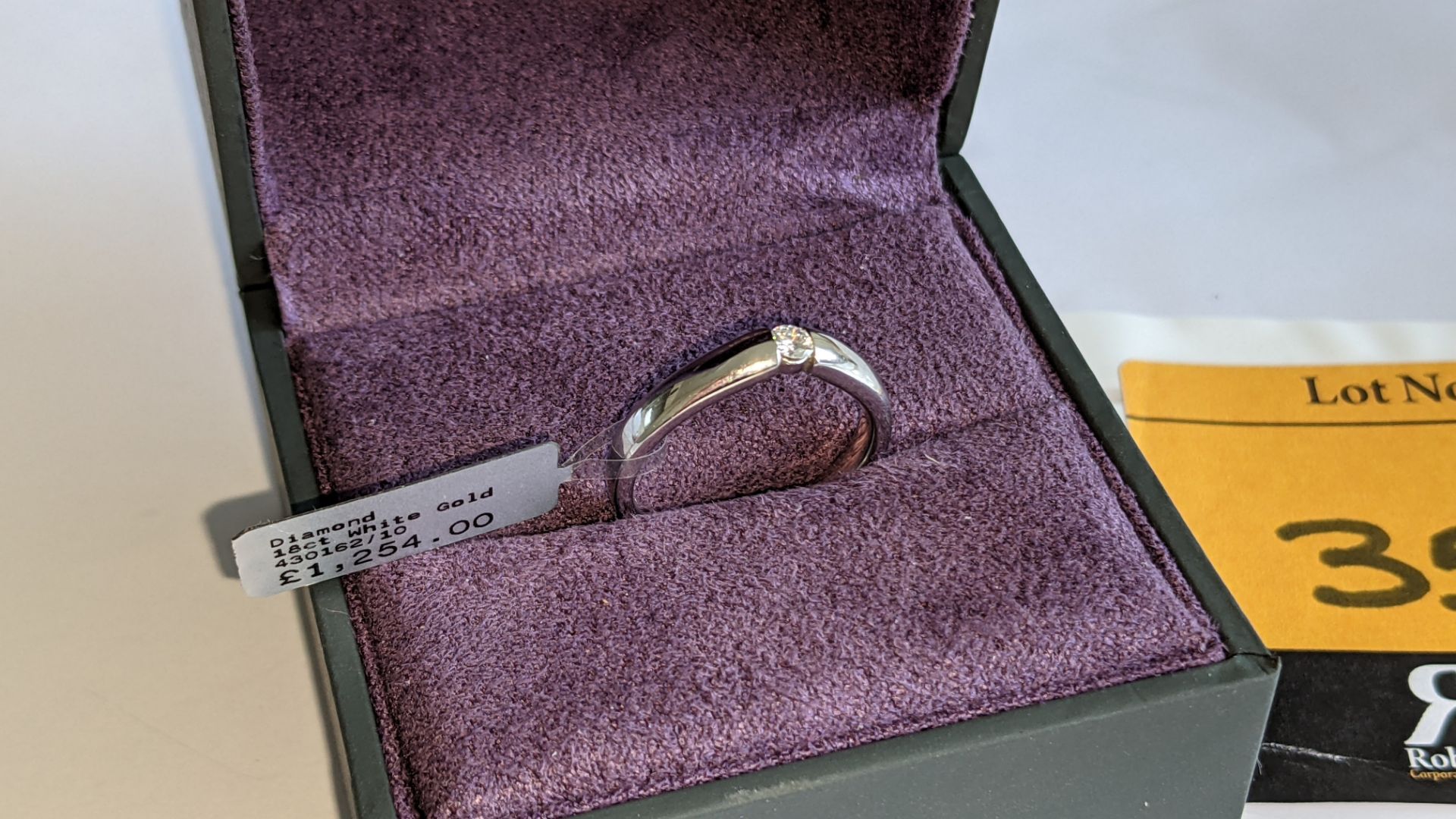 18ct white gold ring with modern set 0.10ct central diamond. RRP £1,254 - Image 2 of 13