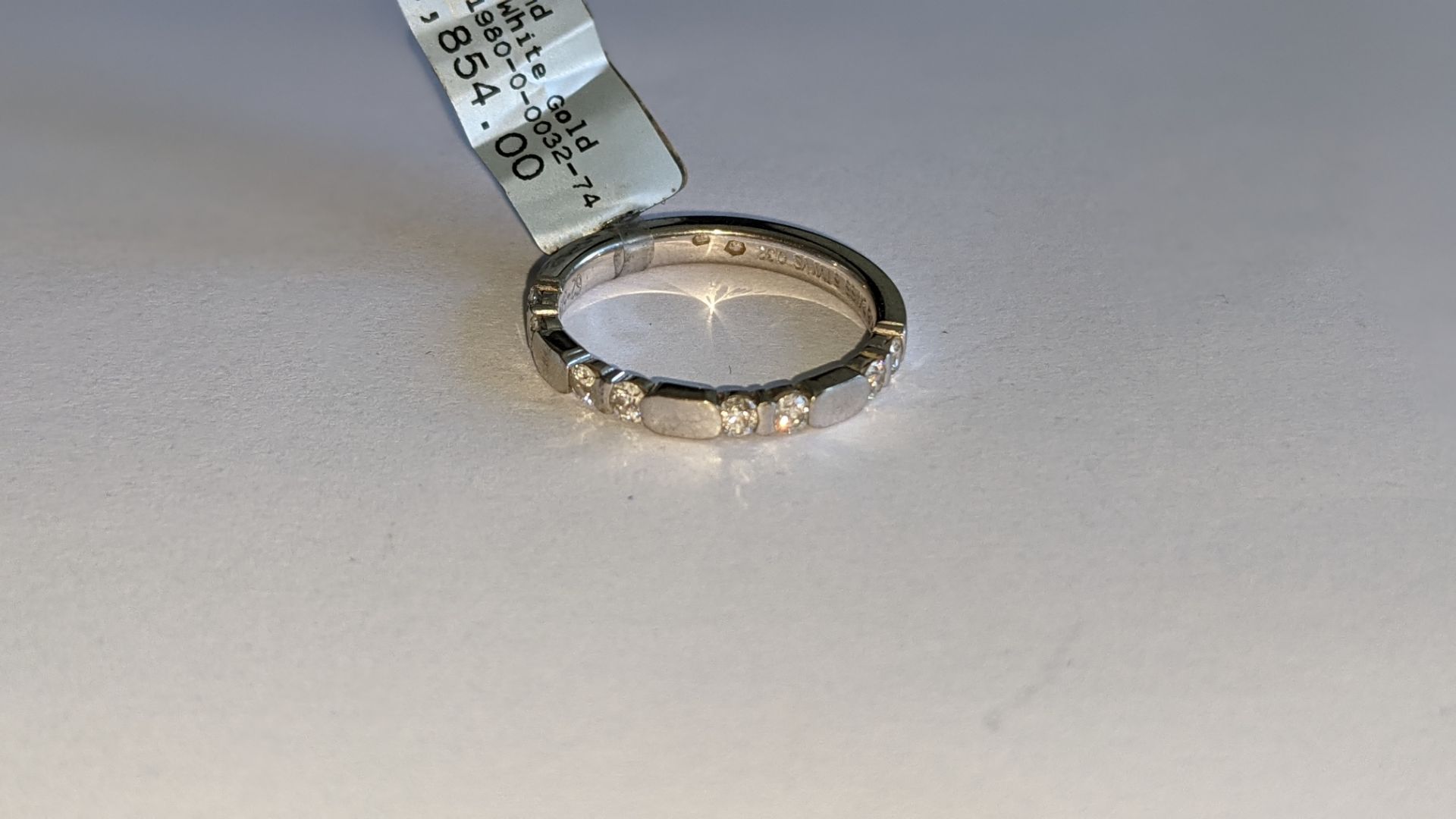 18ct white gold & diamond ring with 0.32ct of diamonds (8 diamonds in 2 pairs). RRP £1,854 - Image 11 of 22