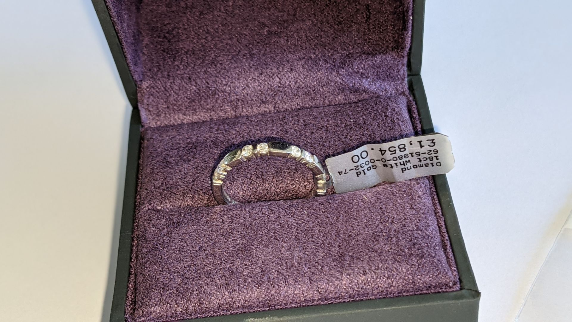 18ct white gold & diamond ring with 0.32ct of diamonds (8 diamonds in 2 pairs). RRP £1,854 - Image 4 of 22