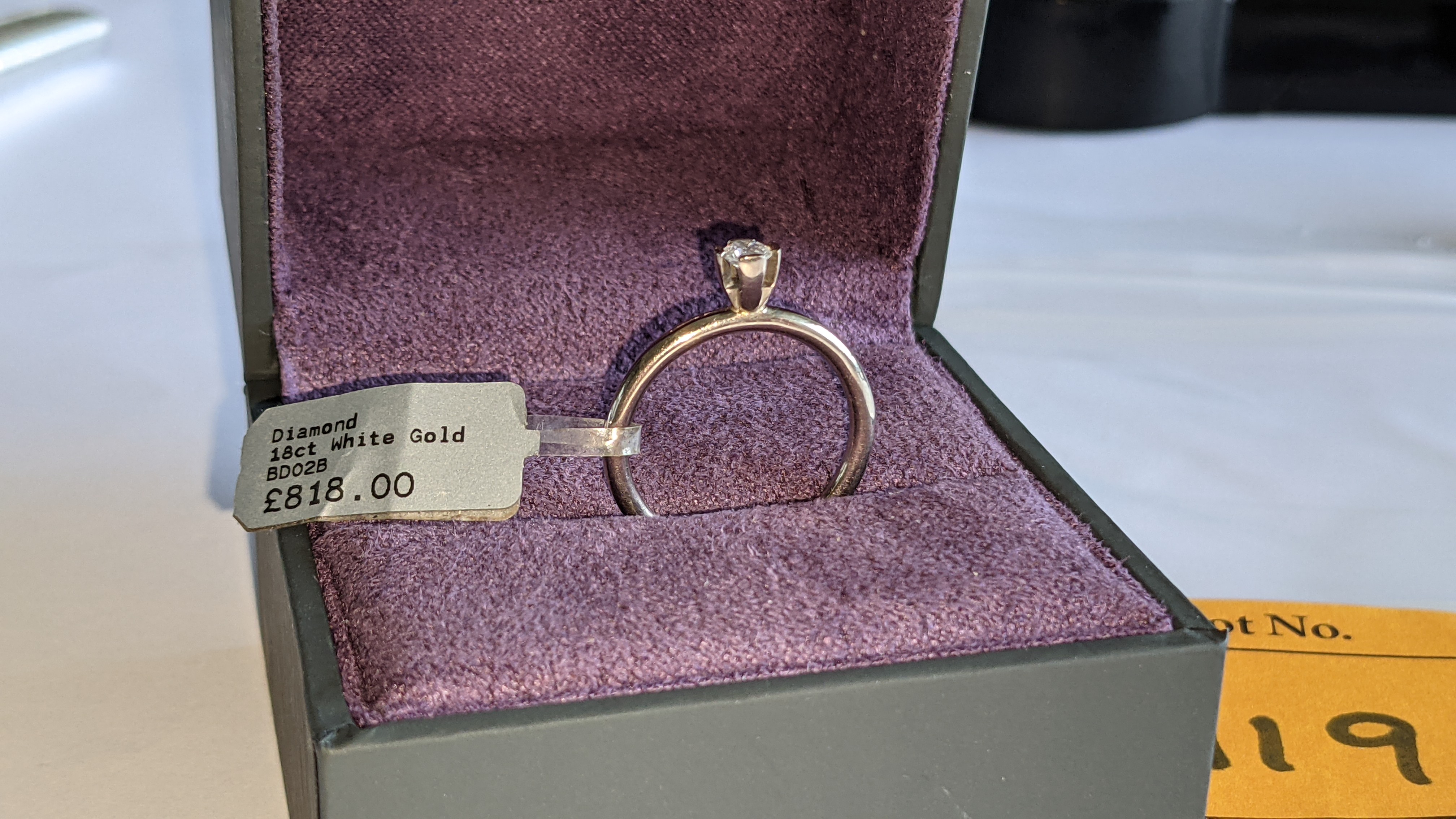 18ct white gold & diamond ring with centrally mounted 0.20ct stone. RRP £818 - Image 5 of 14