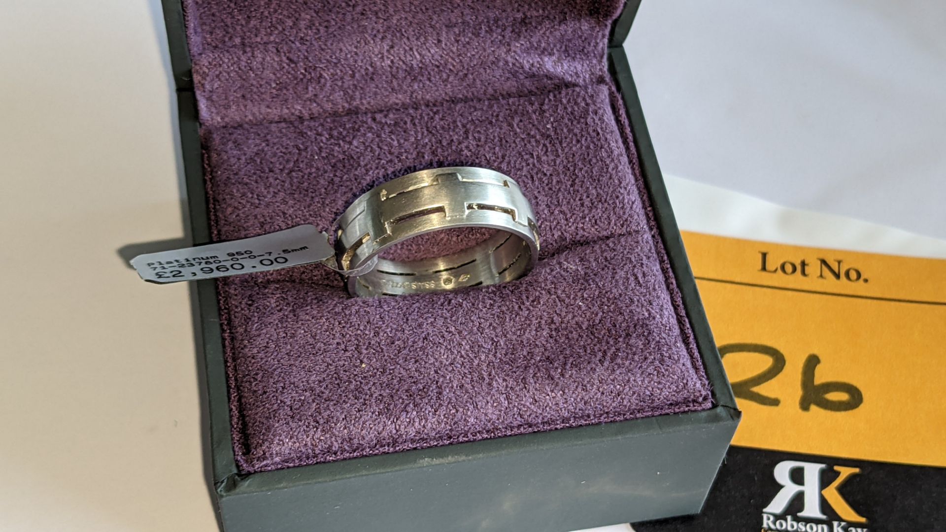 Platinum 950 ring in matt & polished finish, 7.5mm wide. RRP £2,960 - Image 4 of 15