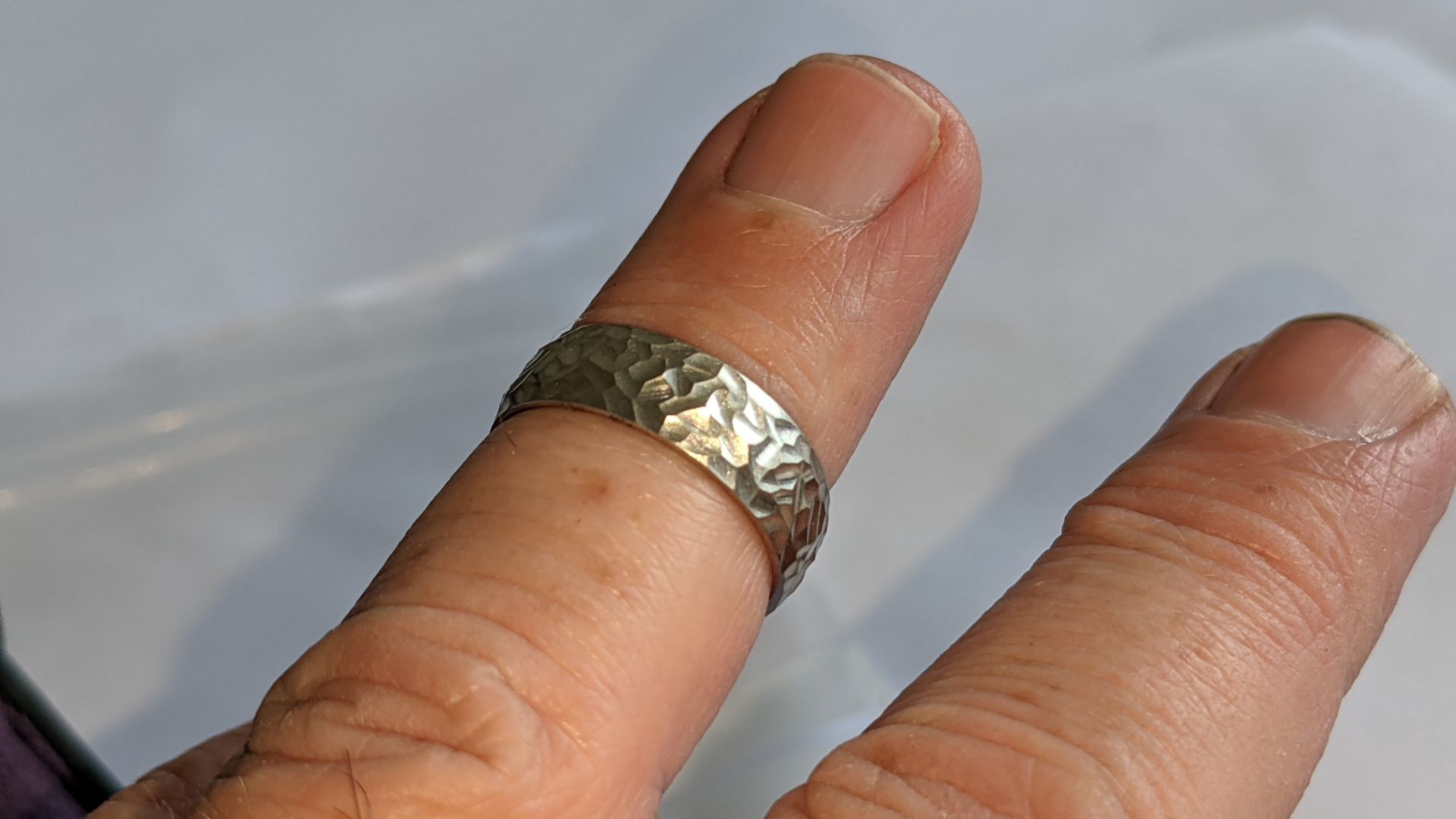 Platinum 950 6mm textured wedding ring. RRP £850 - Image 9 of 12