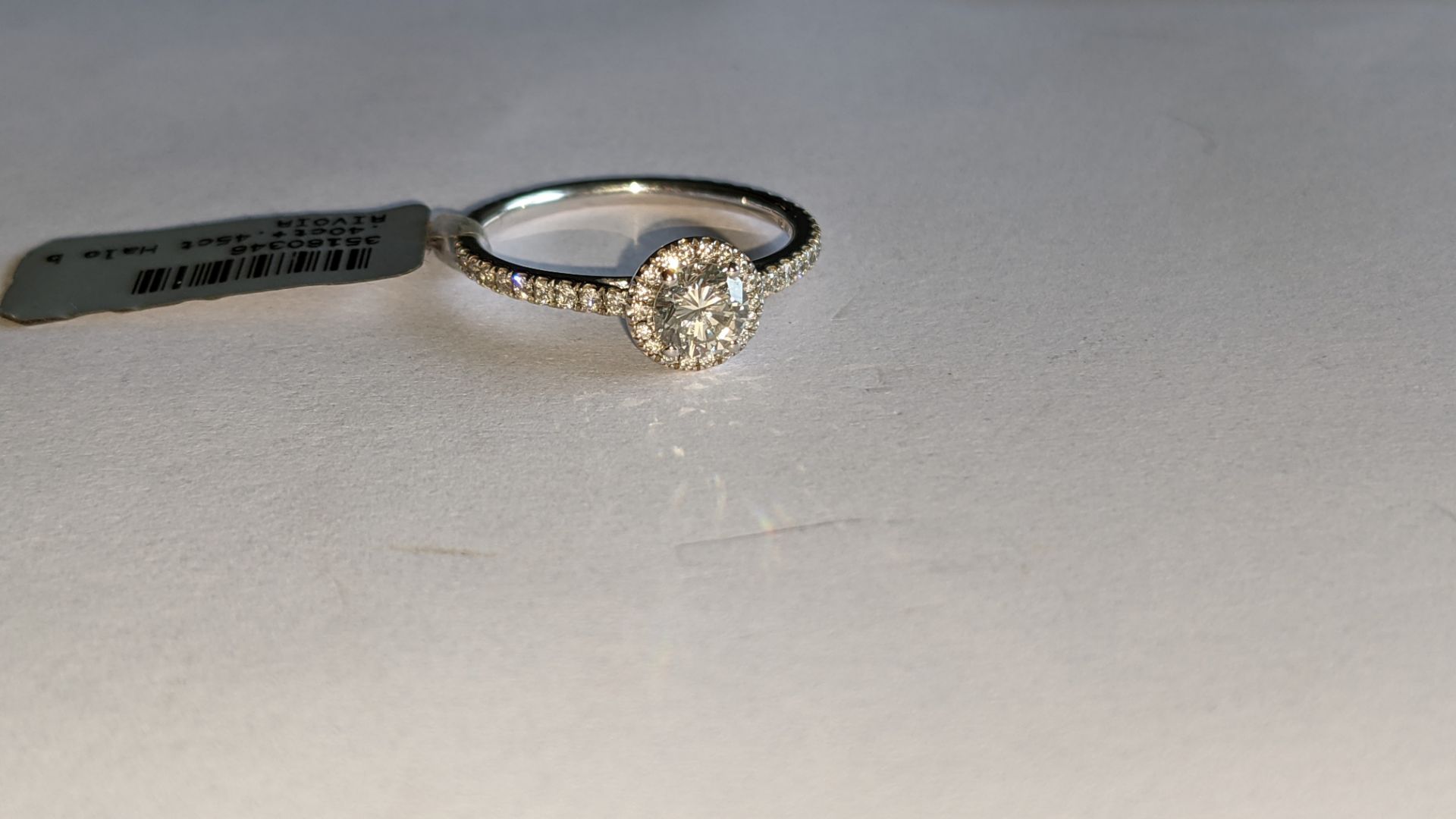 18ct white gold & diamond ring with 0.40ct central stone & 0.45ct of stones in a circle around the c - Image 5 of 15