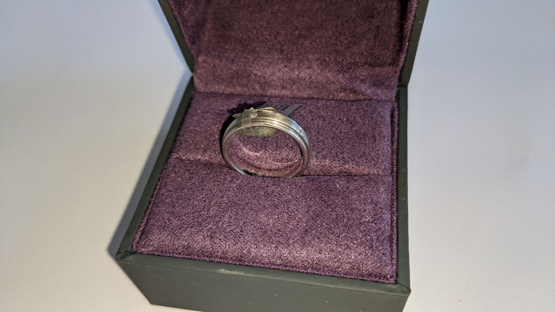 Diamond & platinum ring in platinum 950 with 6 diamonds each 0.01ct in size. RRP £2,150 - Image 3 of 16