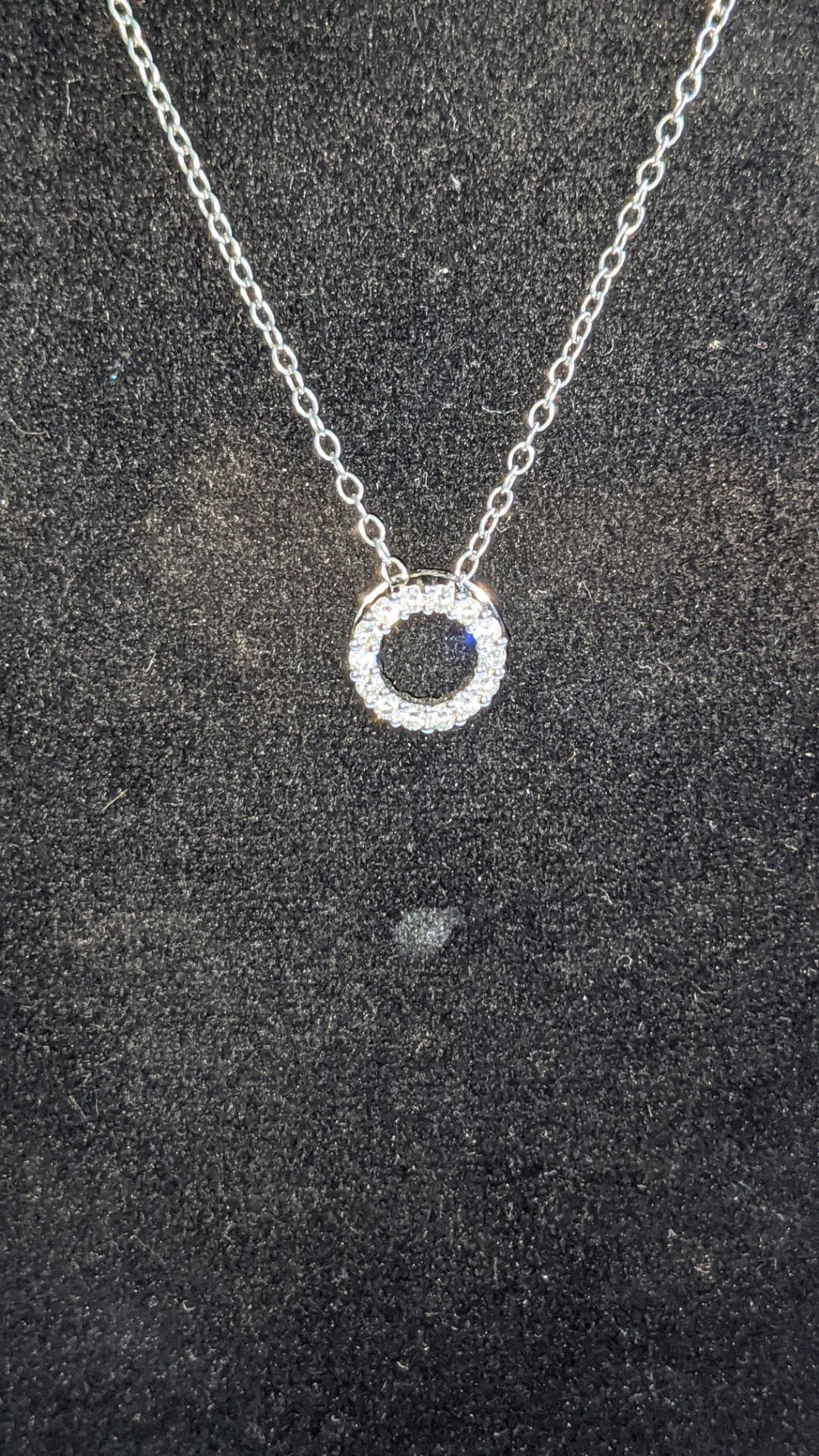 18ct white gold & diamond circle shaped pendant plus 18ct white gold 16" necklace. RRP of pendant £1 - Image 7 of 12
