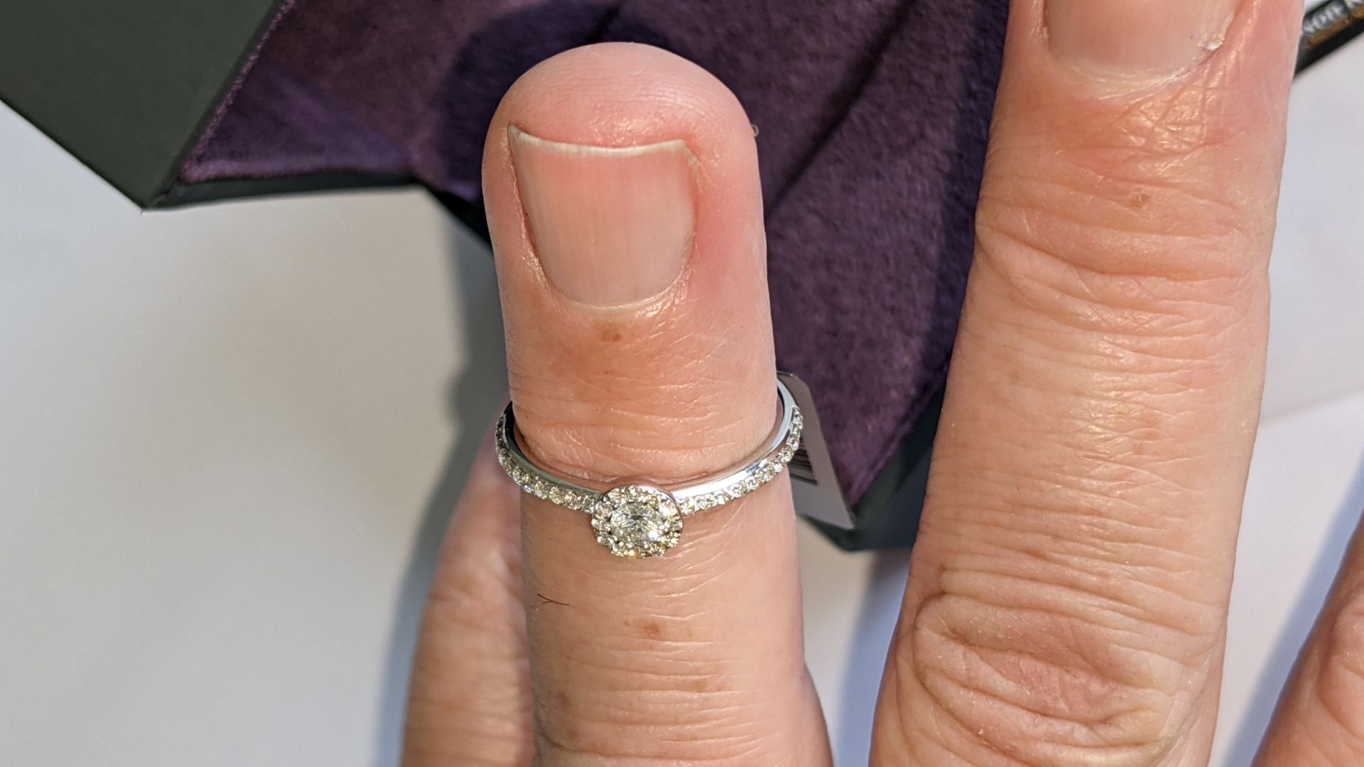 18ct white gold & diamond ring with 0.36ct diamonds on the shoulders & around the central stone. RRP - Image 15 of 17