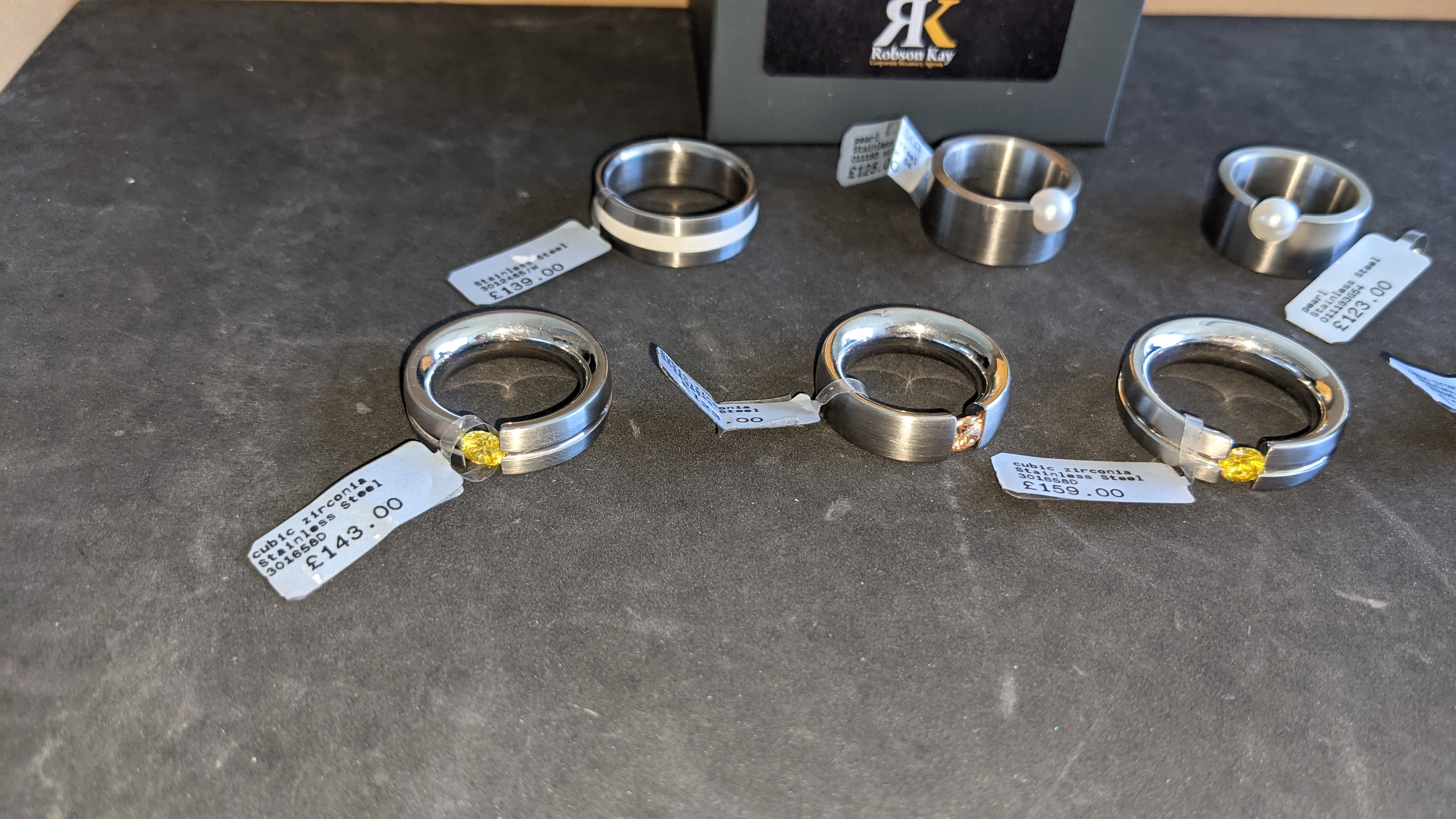 7 off assorted stainless steel rings, each with either a pearl, cubic zirconia or Colorite. RRPs ra - Image 3 of 12