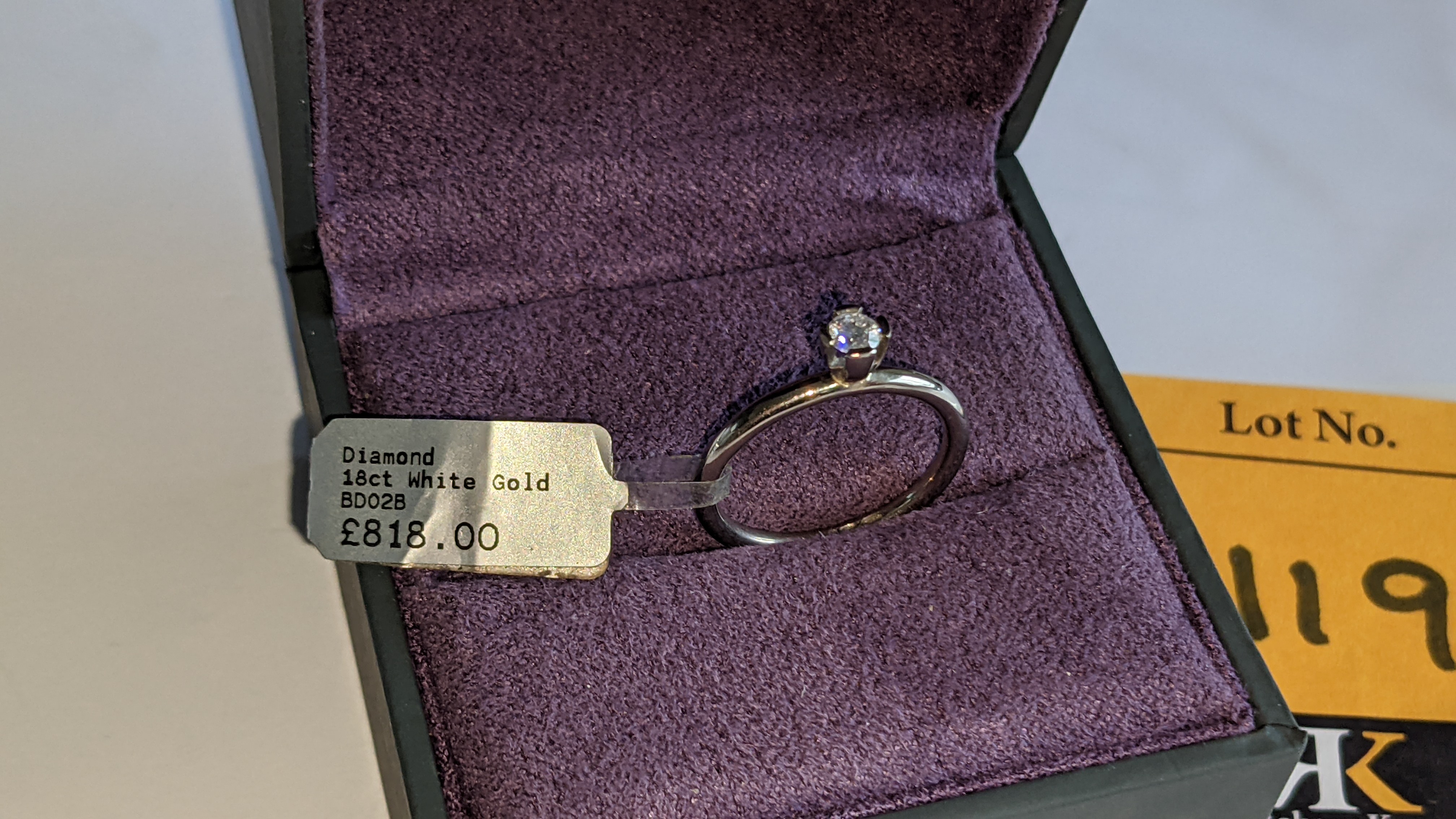 18ct white gold & diamond ring with centrally mounted 0.20ct stone. RRP £818 - Image 3 of 14