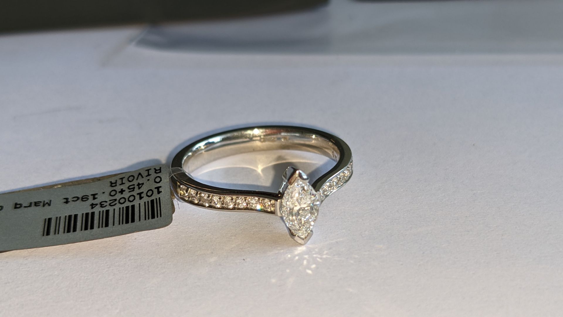 Platinum 950 ring with marquise shaped central diamond plus diamonds on the shoulders either side, t - Image 6 of 16