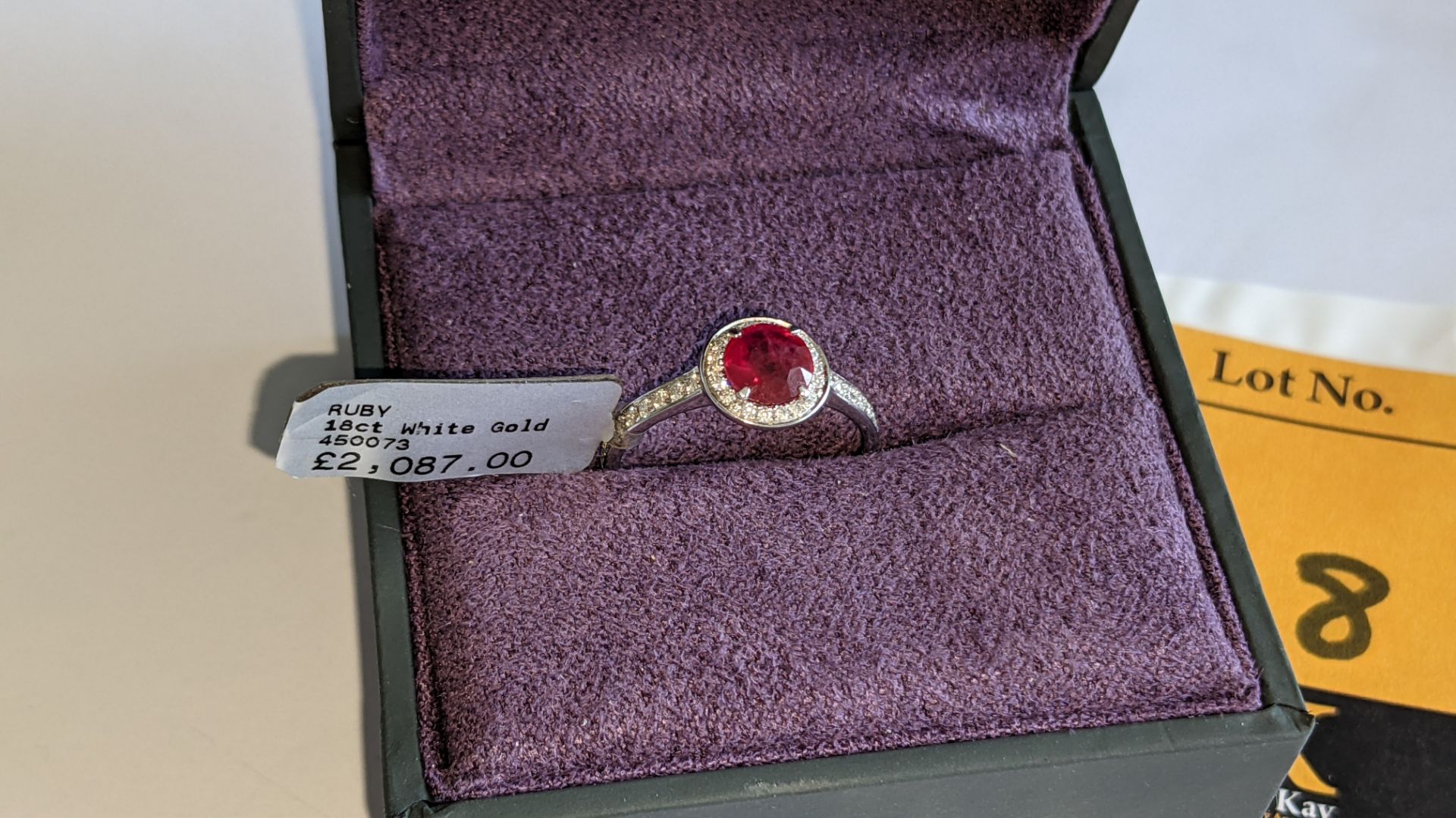 18ct white gold ring with central ruby & 0.27ct diamonds around the ruby & on each shoulder. RRP £2 - Image 4 of 14