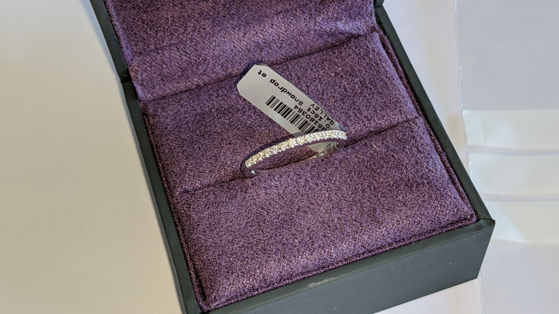 18ct white gold ring with 0.15ct of diamonds. RRP £850 - Image 5 of 22