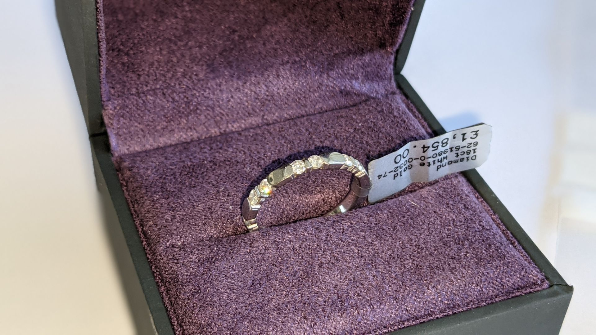 18ct white gold & diamond ring with 0.32ct of diamonds (8 diamonds in 2 pairs). RRP £1,854 - Image 2 of 22