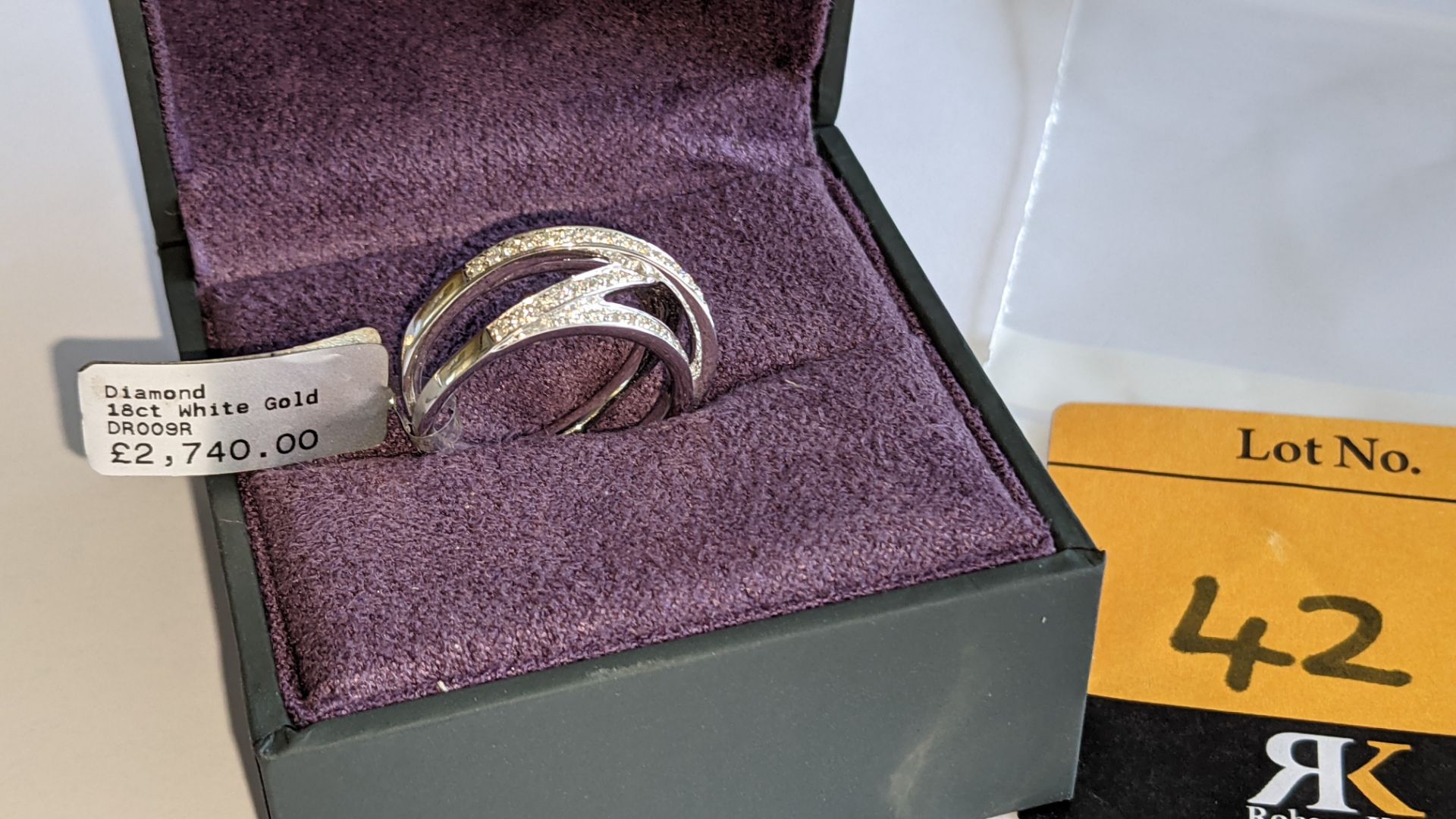 18ct white gold & diamond ring in crossover style. RRP £2,740 - Image 2 of 12