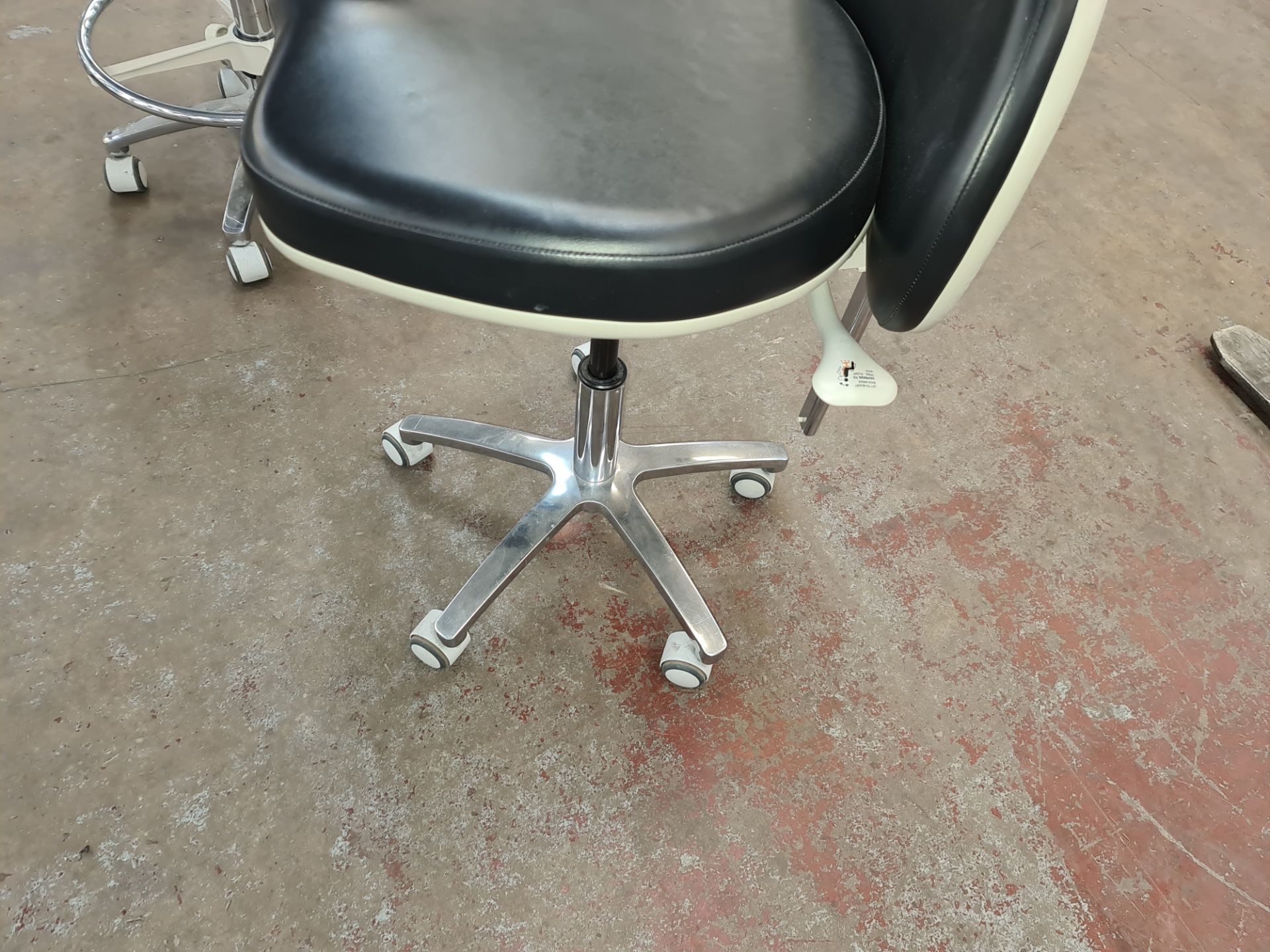 Murray multi-adjustable dental stool - Image 2 of 5