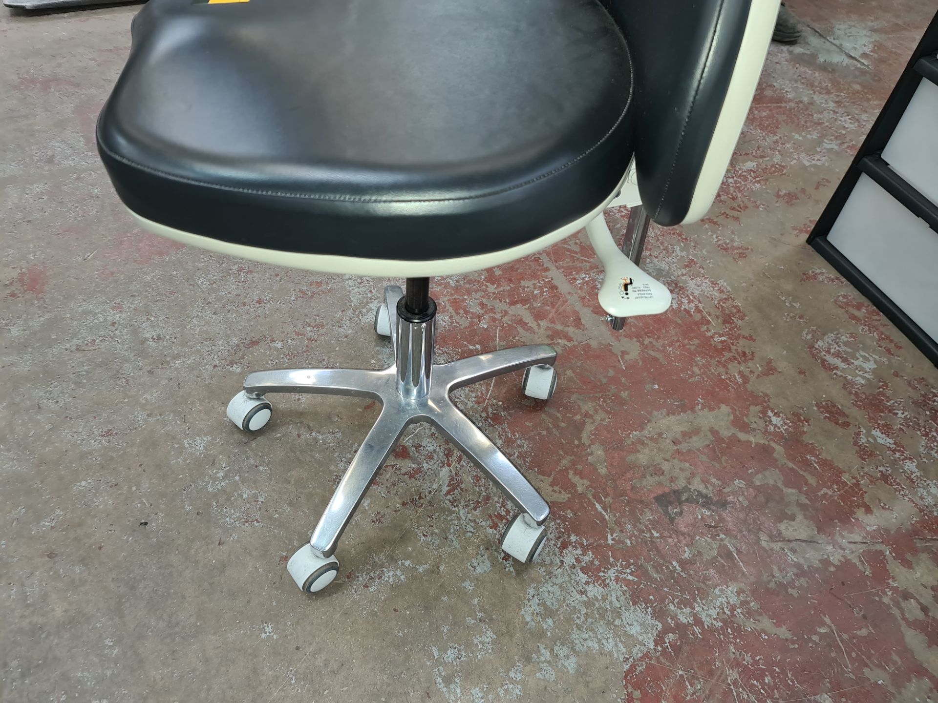 Murray multi-adjustable dental stool - Image 2 of 5