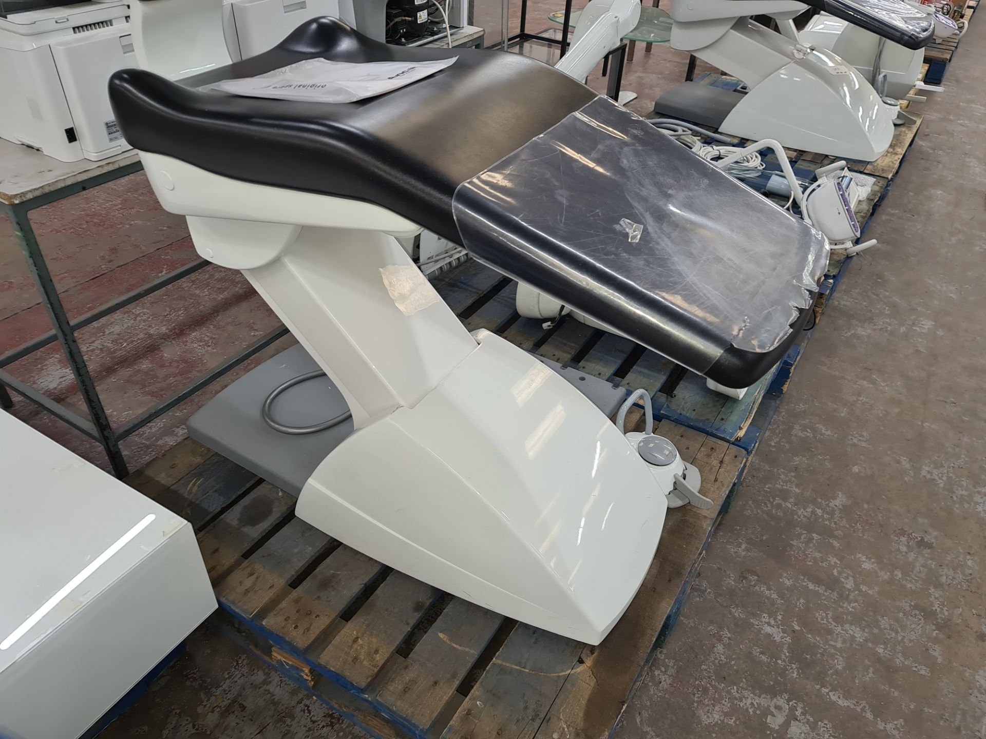 Ancar model SD-175 electro pneumatic dental chair & treatment centre unit with hanging hoses system - Image 4 of 28