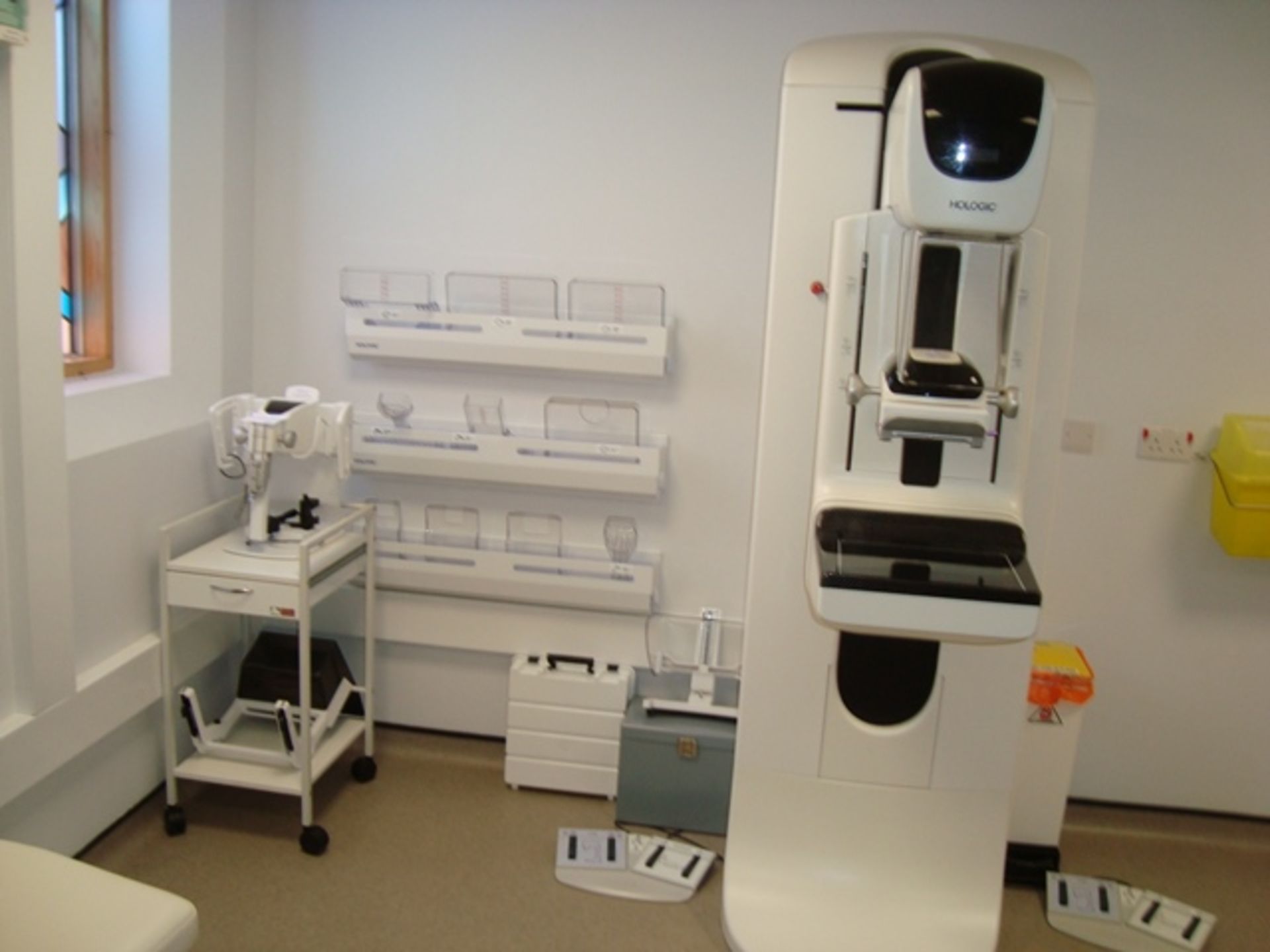 Selenia Dimensions Mammography System (2D/3D) including Securview-DX 400 and mammography chair