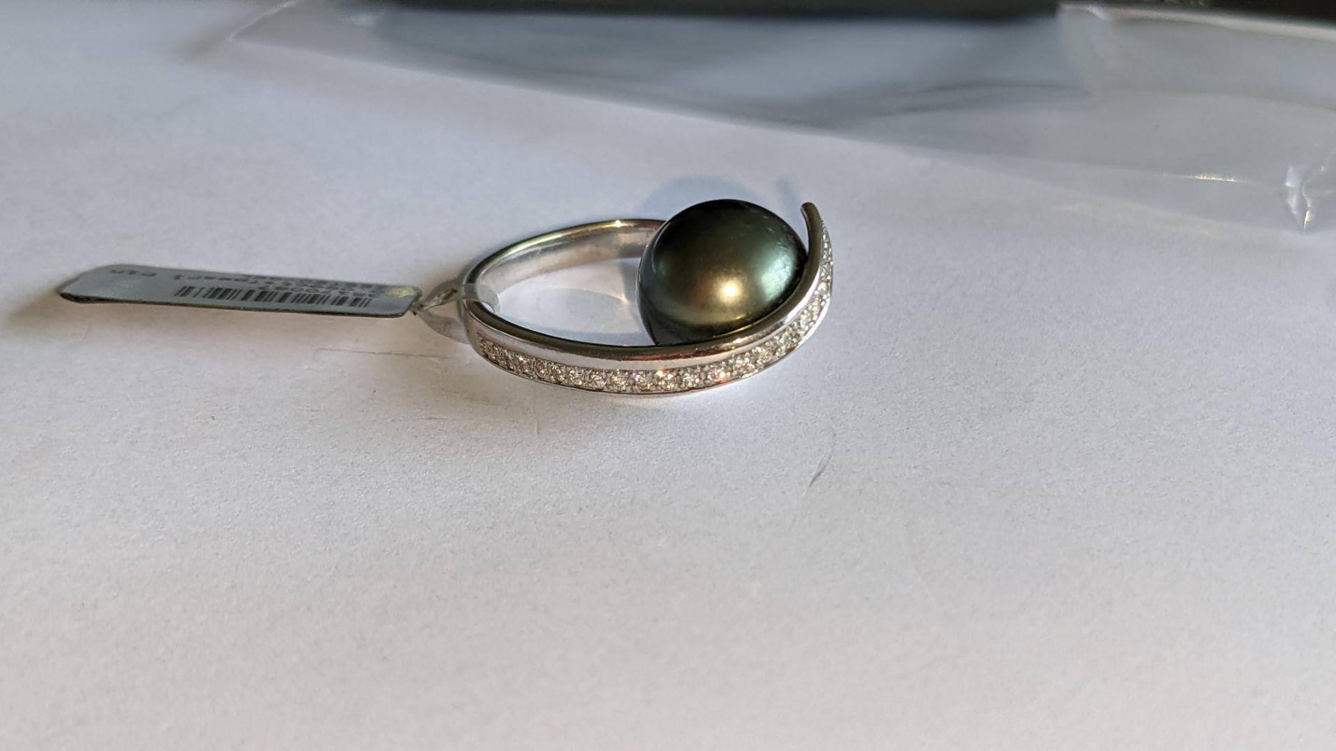 18ct white gold diamond & Tahitian pearl ring with 0.069ct of diamonds. RRP £1,933 - Image 8 of 17