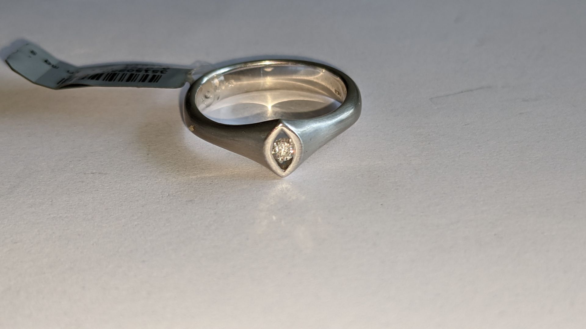 18ct white gold ring with 0.07ct H/Si diamond. RRP £1,296 - Image 5 of 15