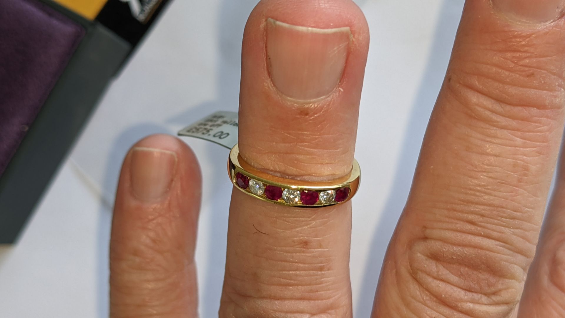 18ct yellow gold ring with rubies & what are assumed to be diamonds. RRP £575 - Image 13 of 14