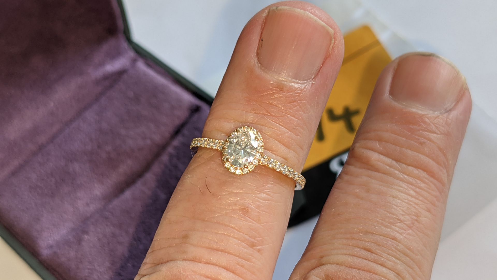 18ct rose gold ring with 0.40ct central stone & 0.43ct of additional stones around the central stone - Image 15 of 16