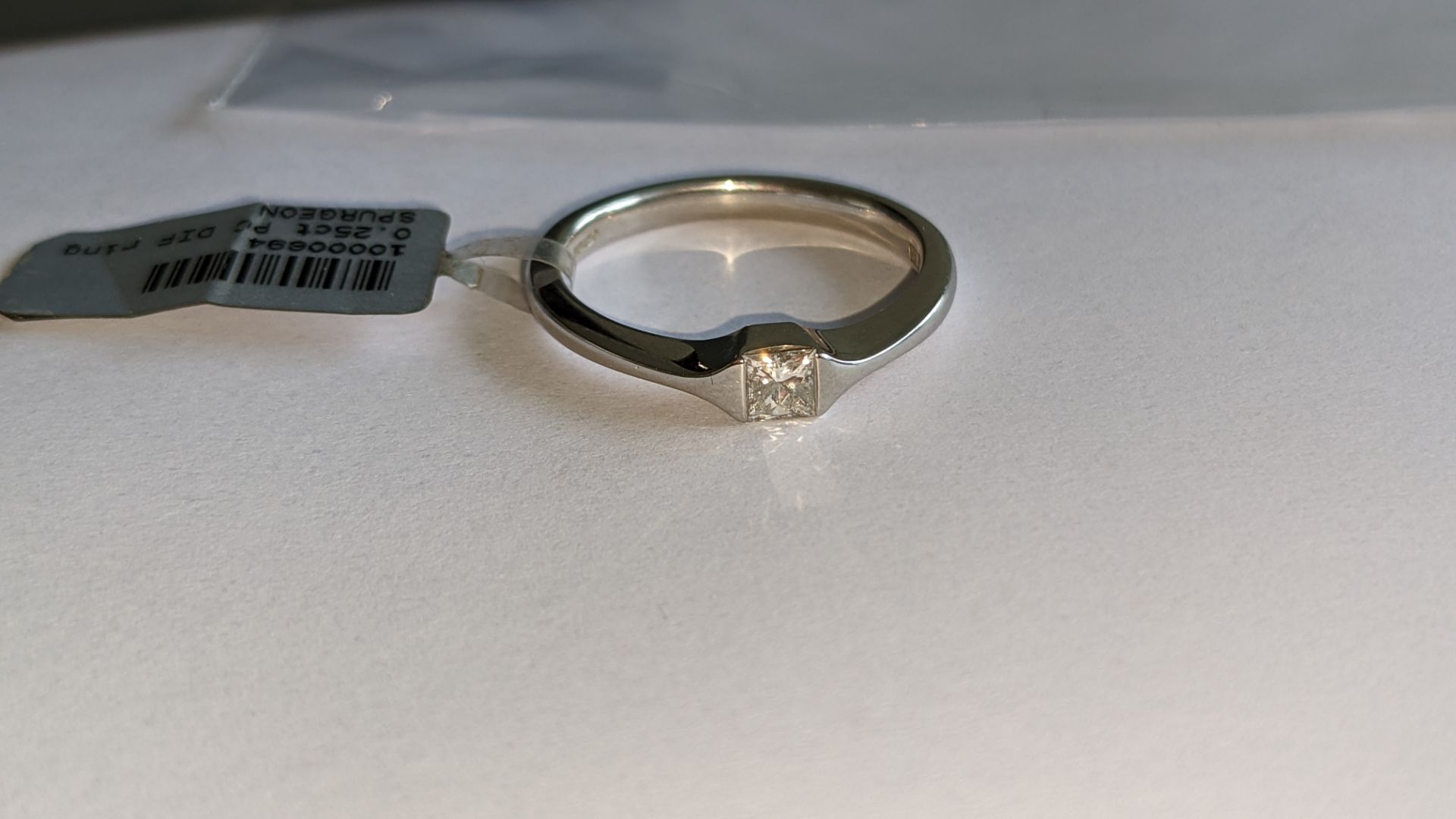Platinum 950 ring with central 0.25ct diamond. RRP £2,343 - Image 7 of 15